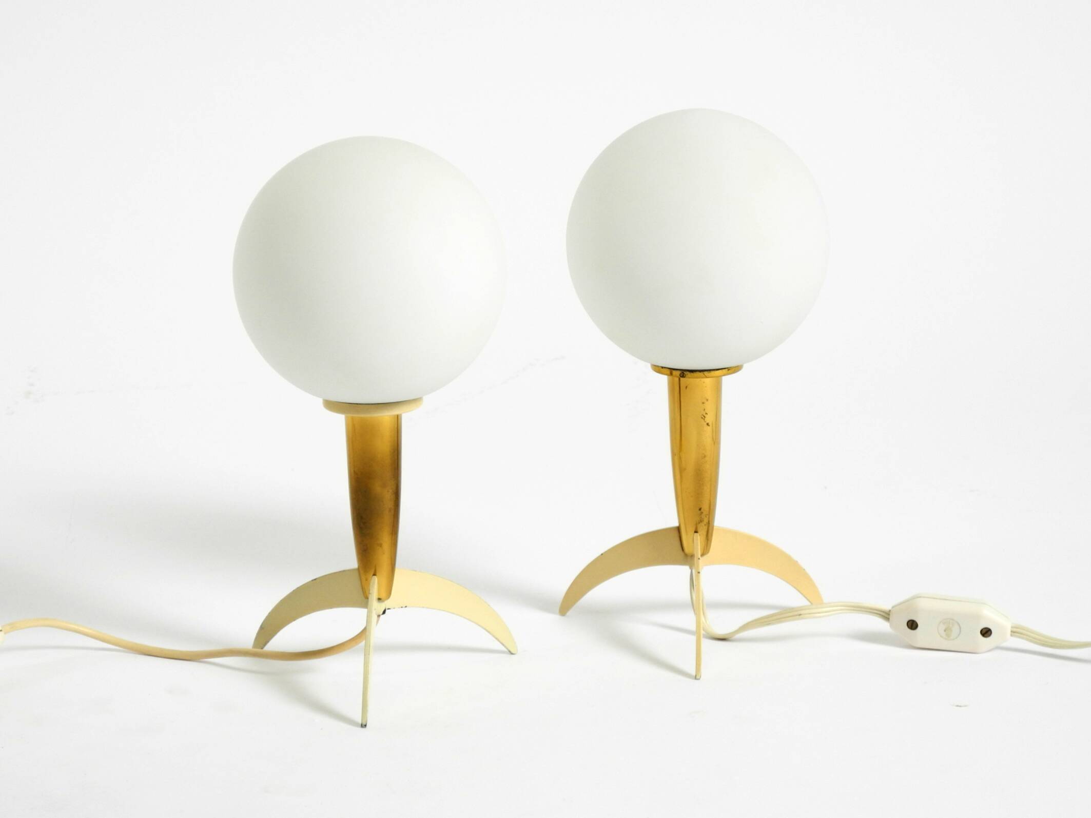 Two Mid-Century Modern rocket table lamps in brass and glass