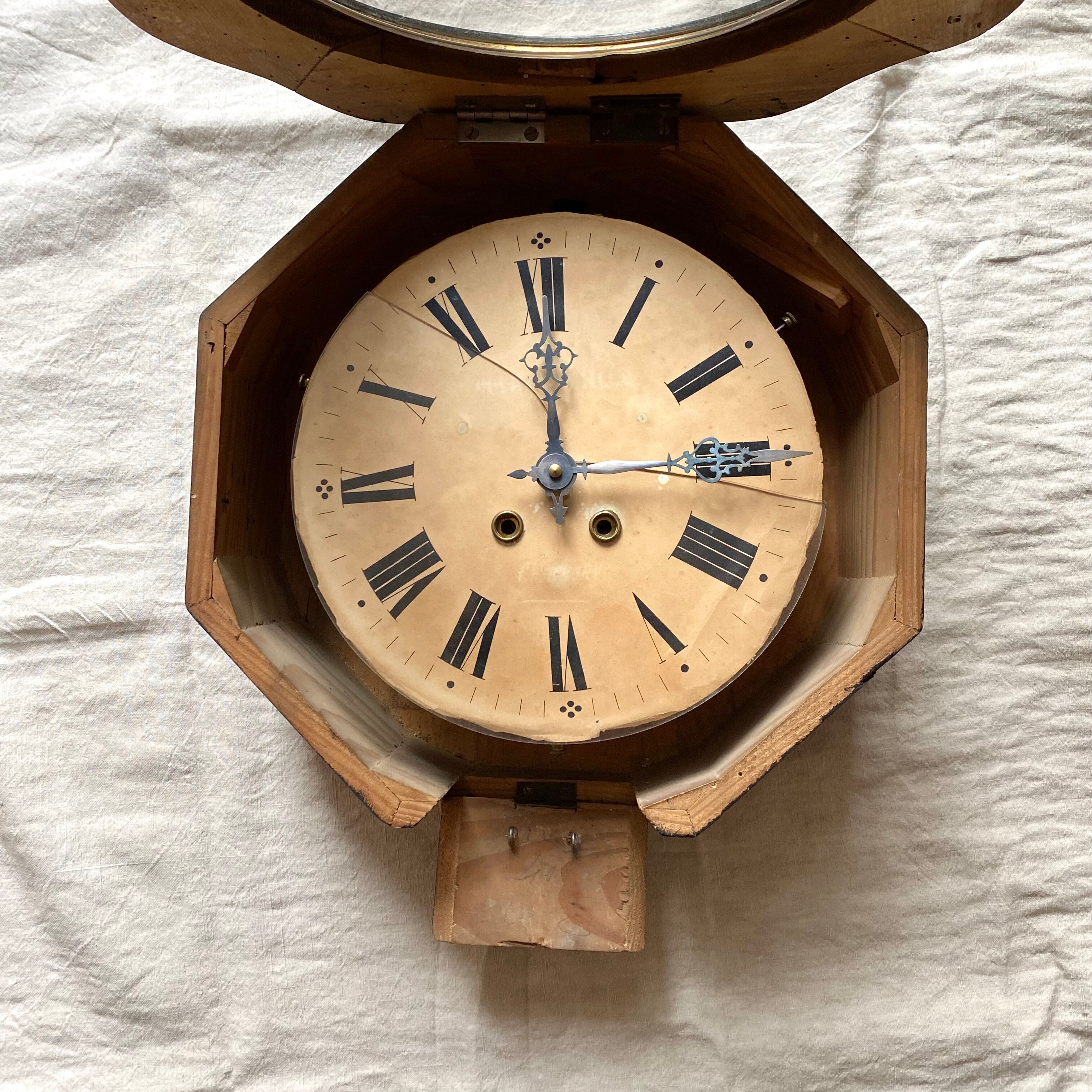 Horloge ancienne œil de bœuf bois et nacre