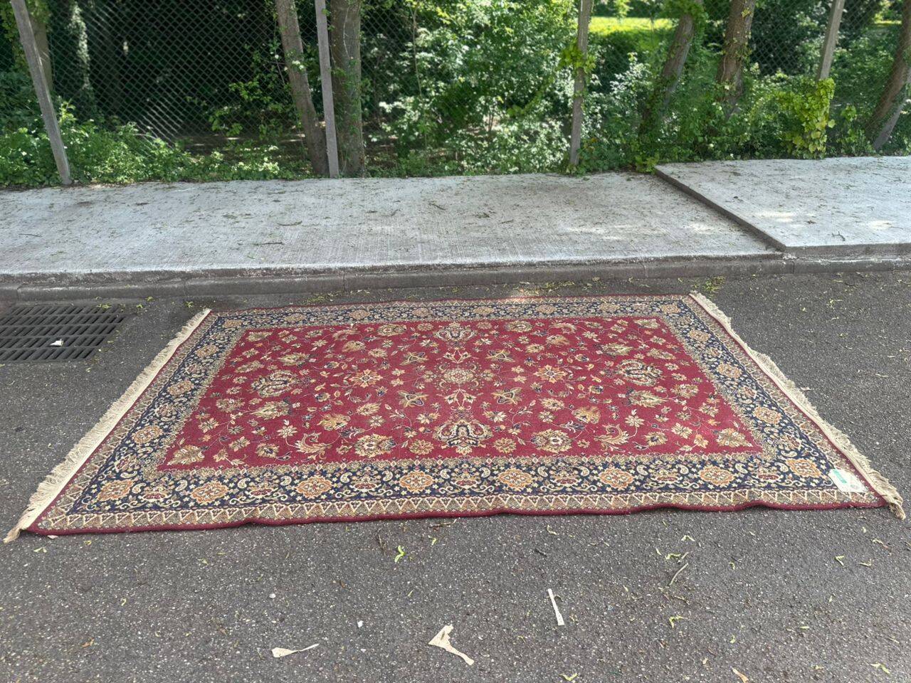 Burgundy genuine wool Persian-style rug from Belgium 200x300cm