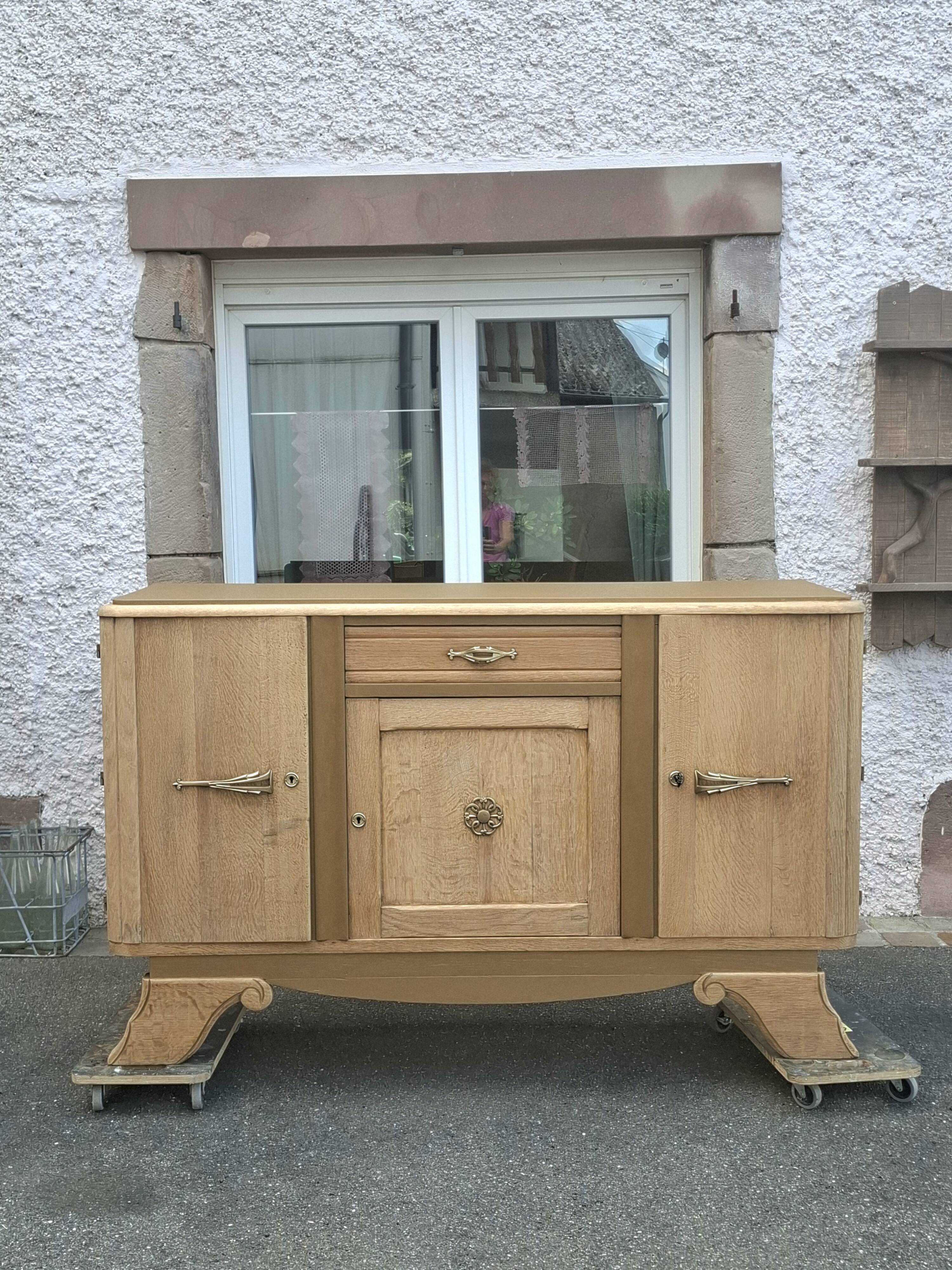 Art deco buffet in solid oak and ochre.