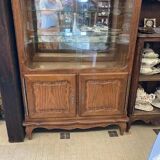 Display cabinet with 2 sliding doors