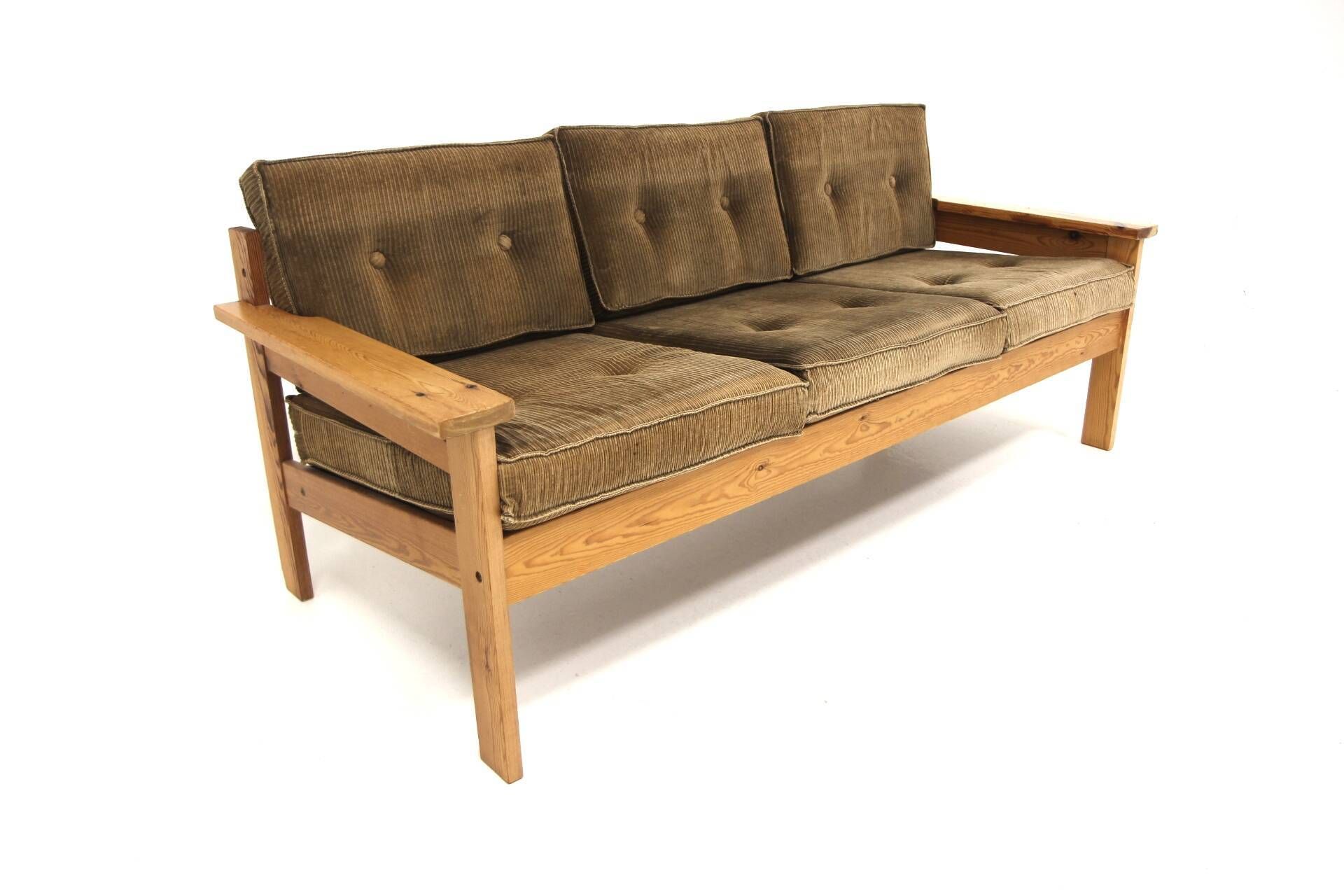 Scandinavian 3-seater sofa in pine and velvet, Sweden, 1970.