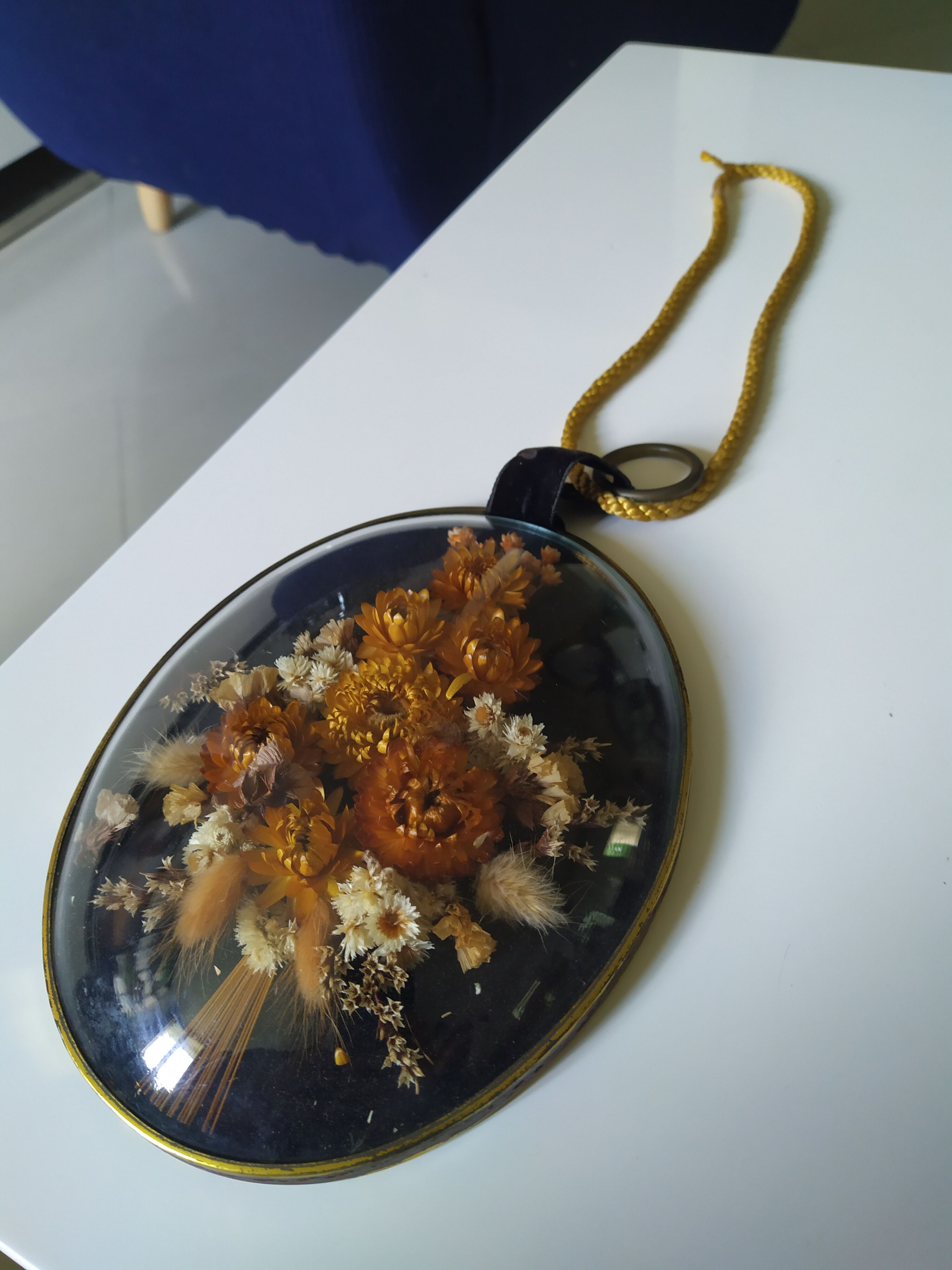 Curved oval frame of