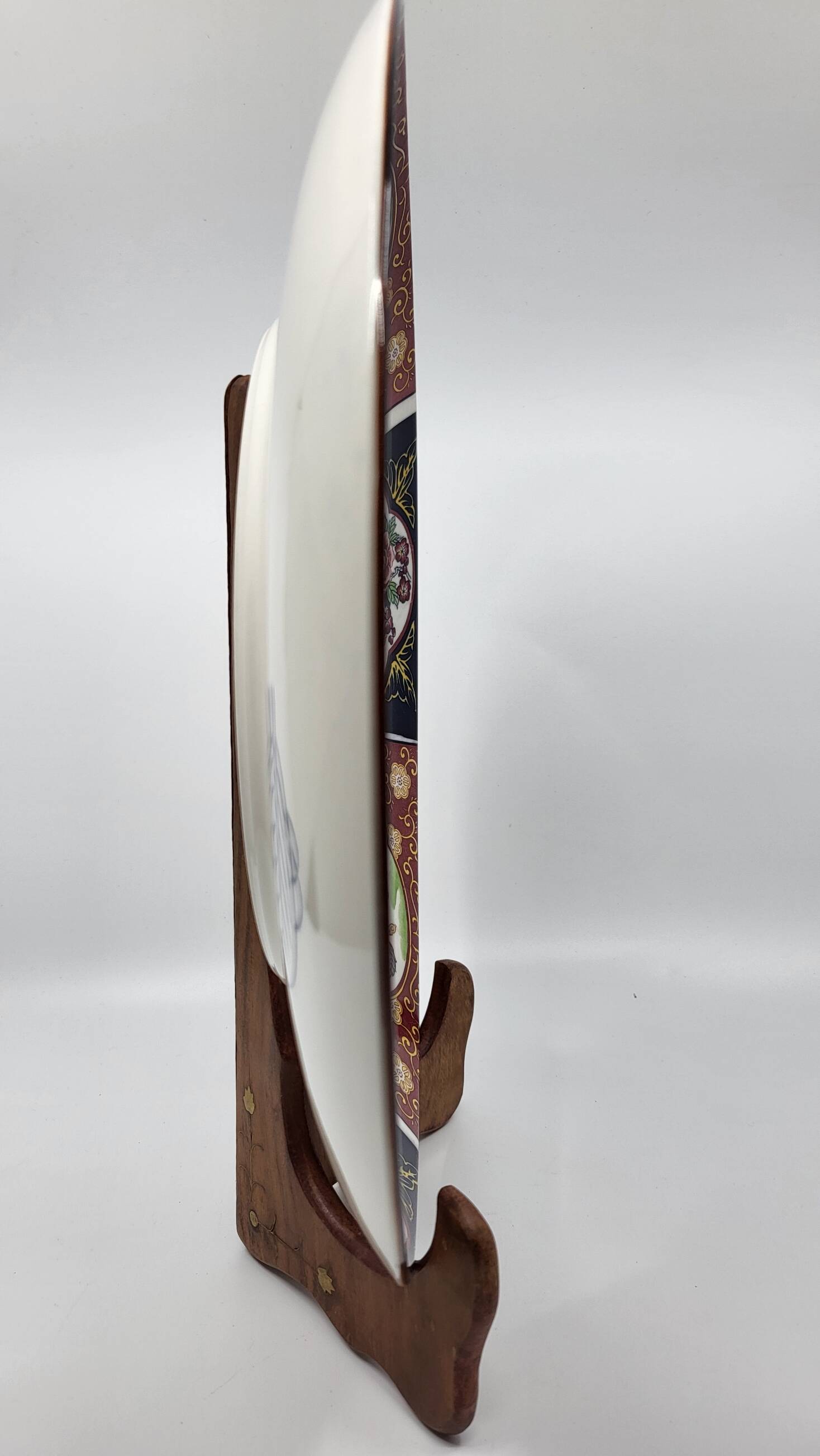 Large Chinese dish signed in Imari porcelain decorated with peacocks and flowers 1970 Vintage