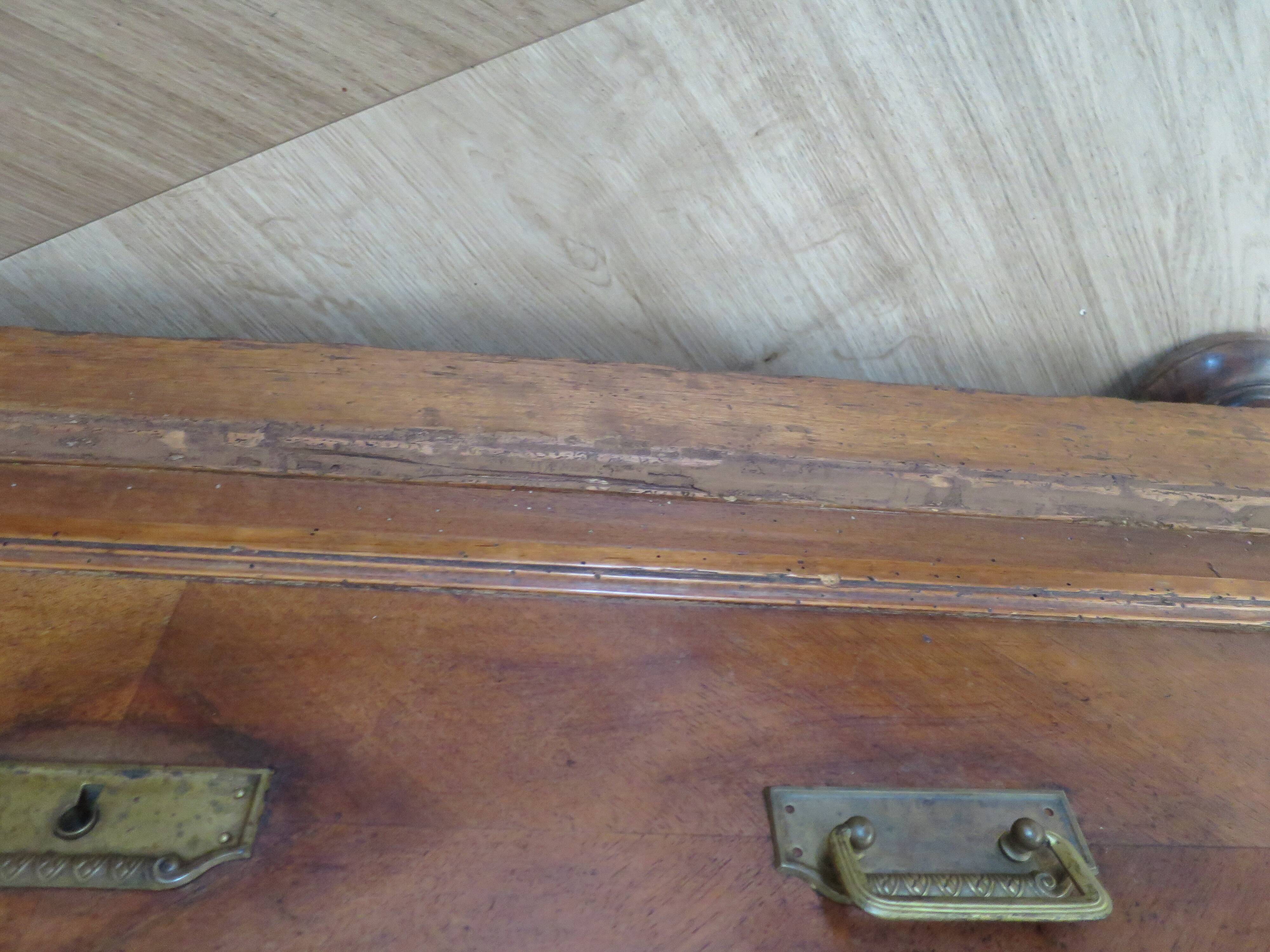 Louis Philippe style chest of drawers with 4 drawers in solid walnut and marble, 1900-1950.