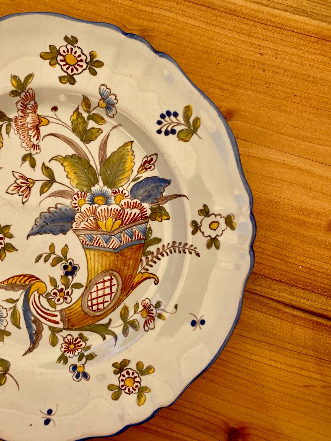 Assiette ancienne en céramique type de Rouen