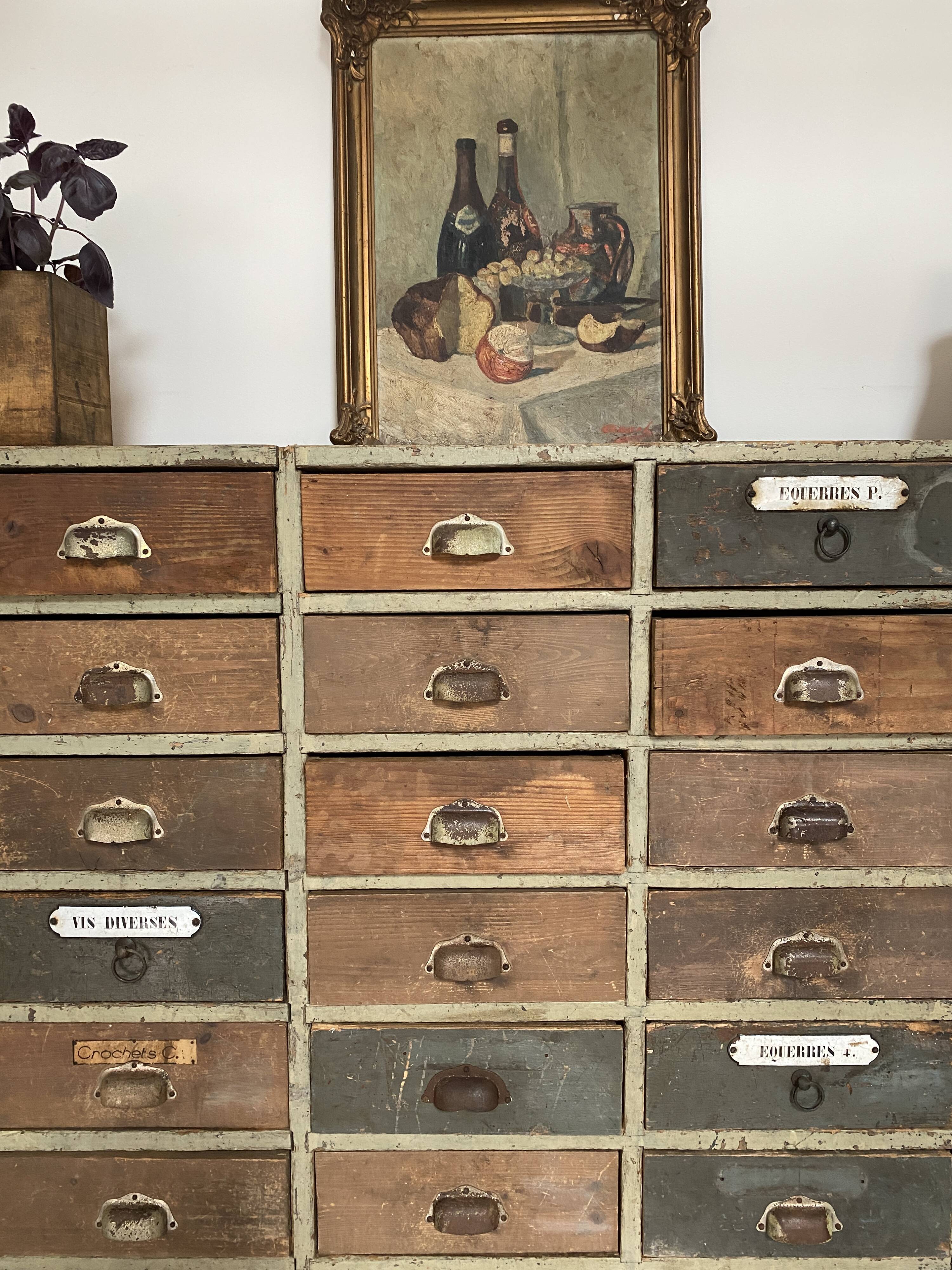 Loom cabinet with drawers