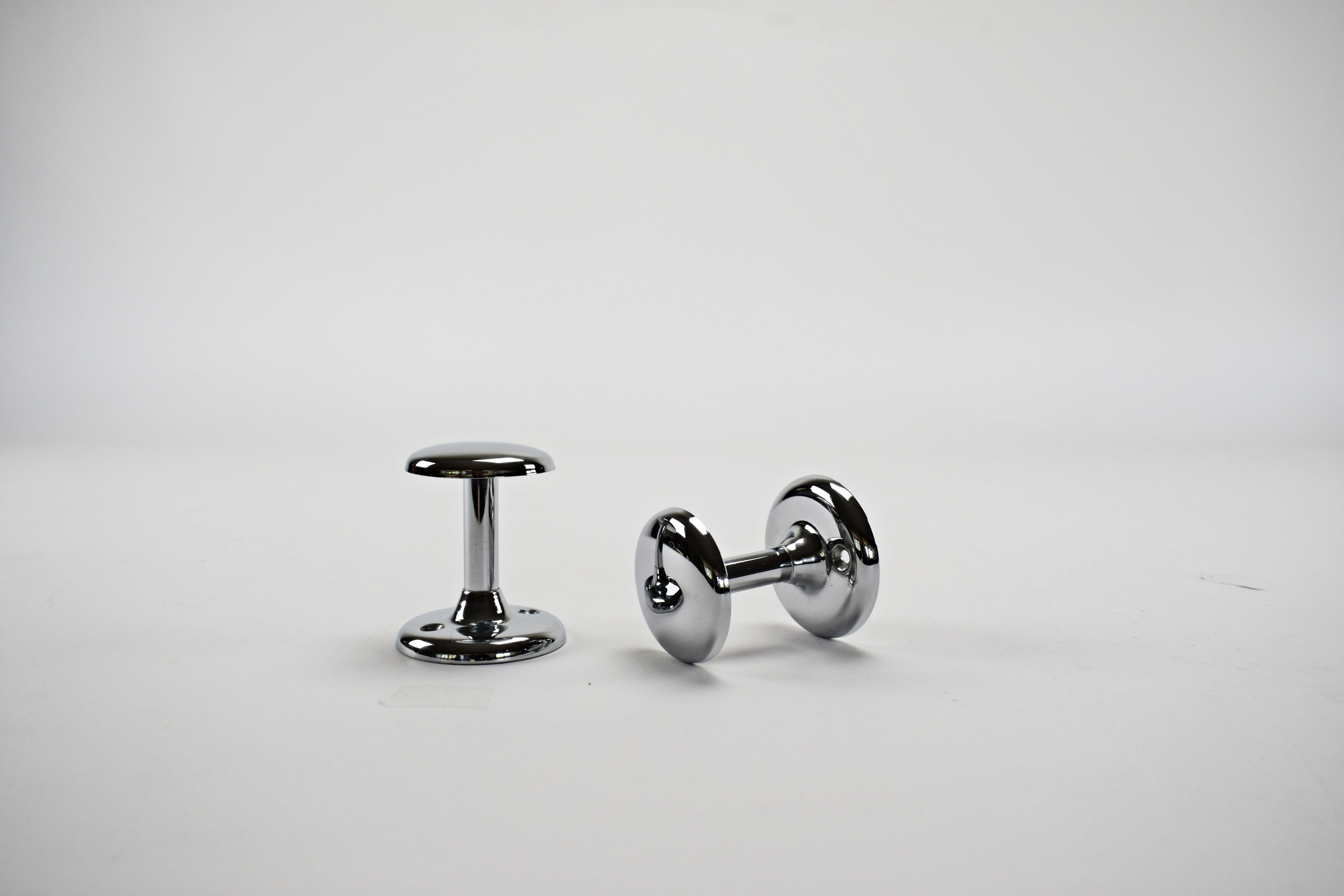 2 chrome metal hooks