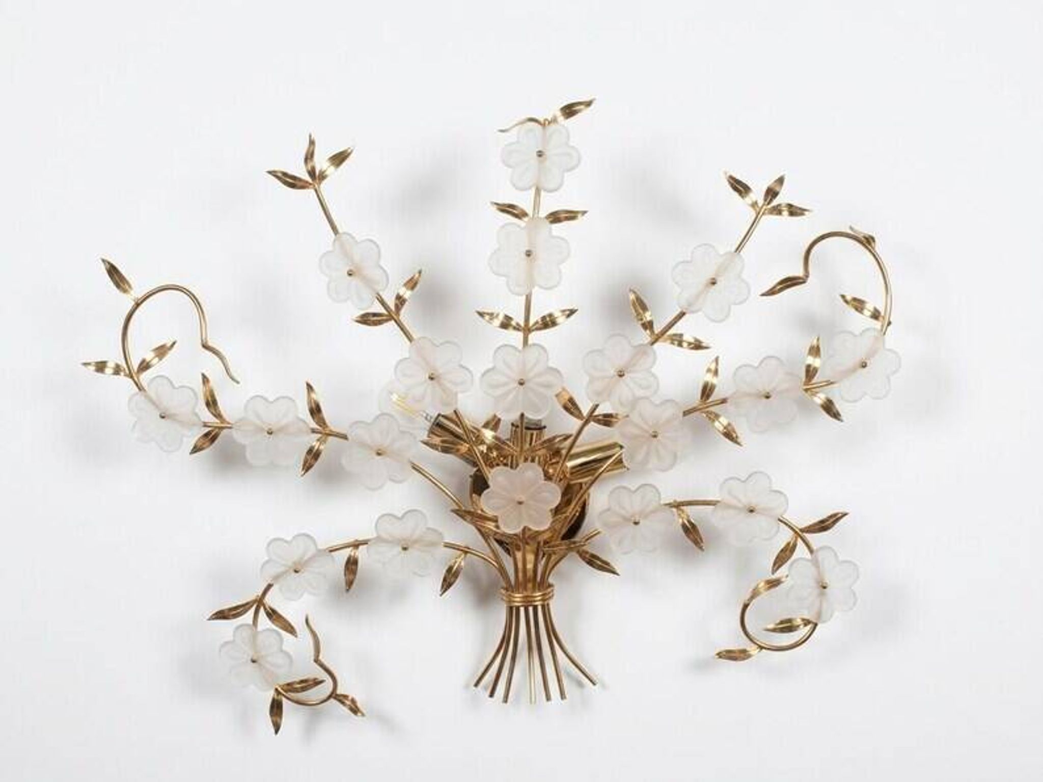 1980s wall lamp with 20 Murano glass flowers and 3 lights.