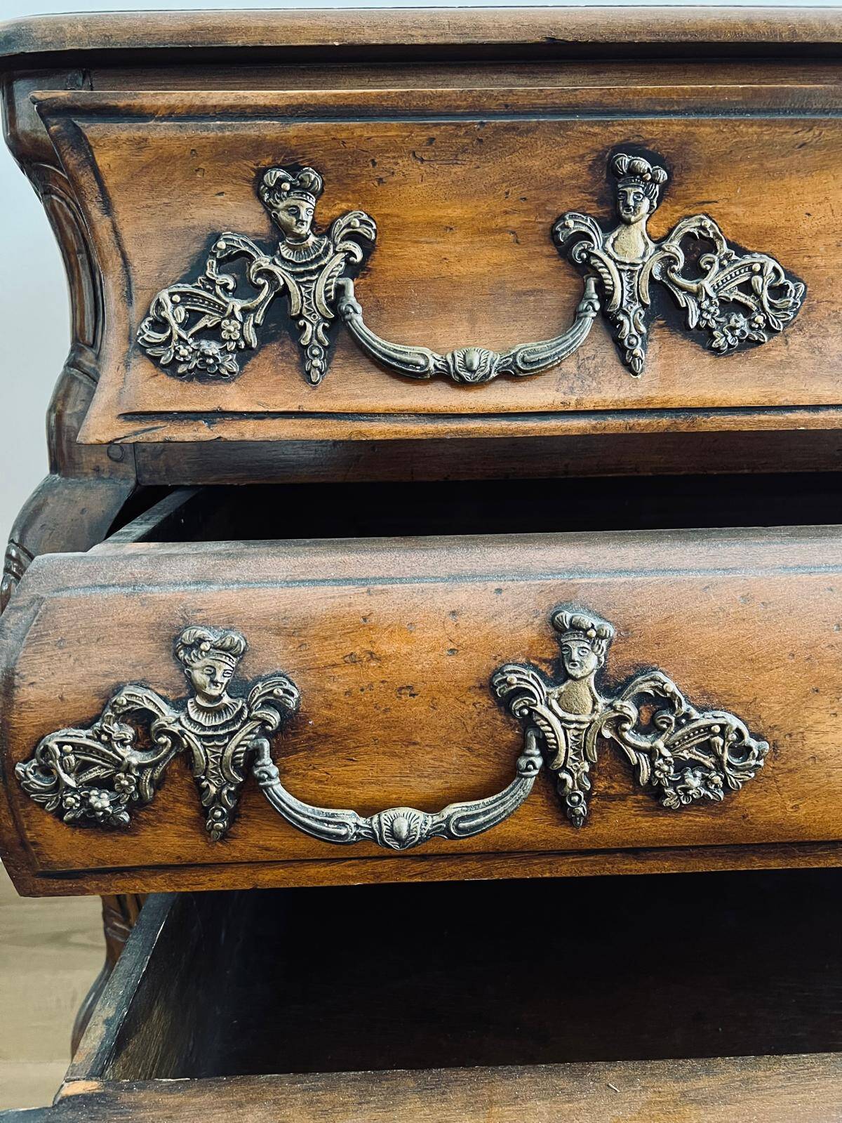 Commode style Louis XV