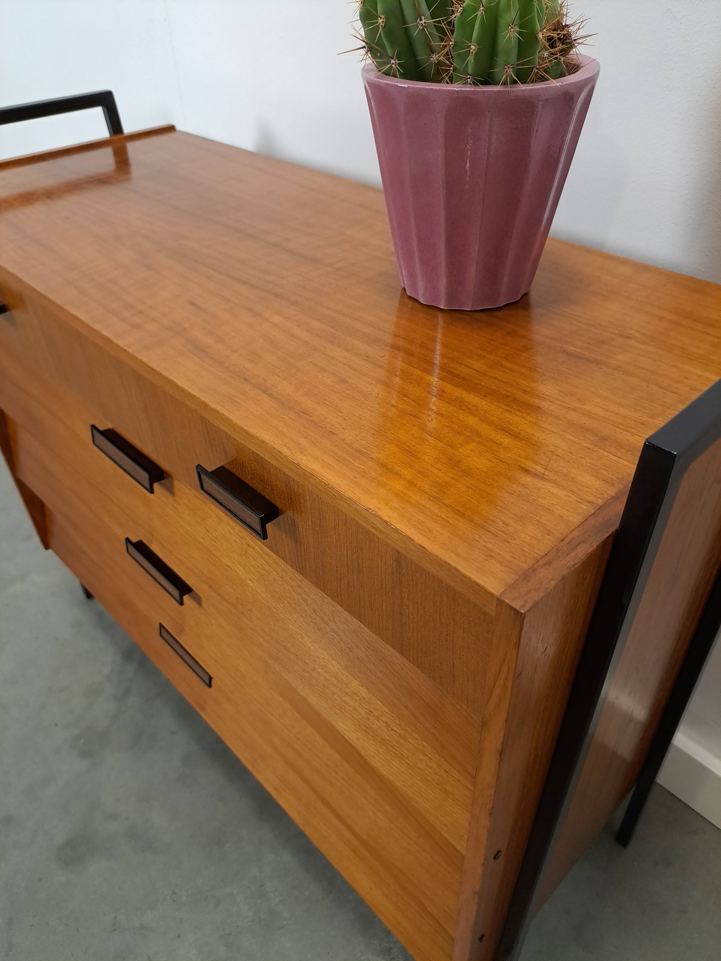 Teak schoenenkast met zwart metalen poten, nr. 2