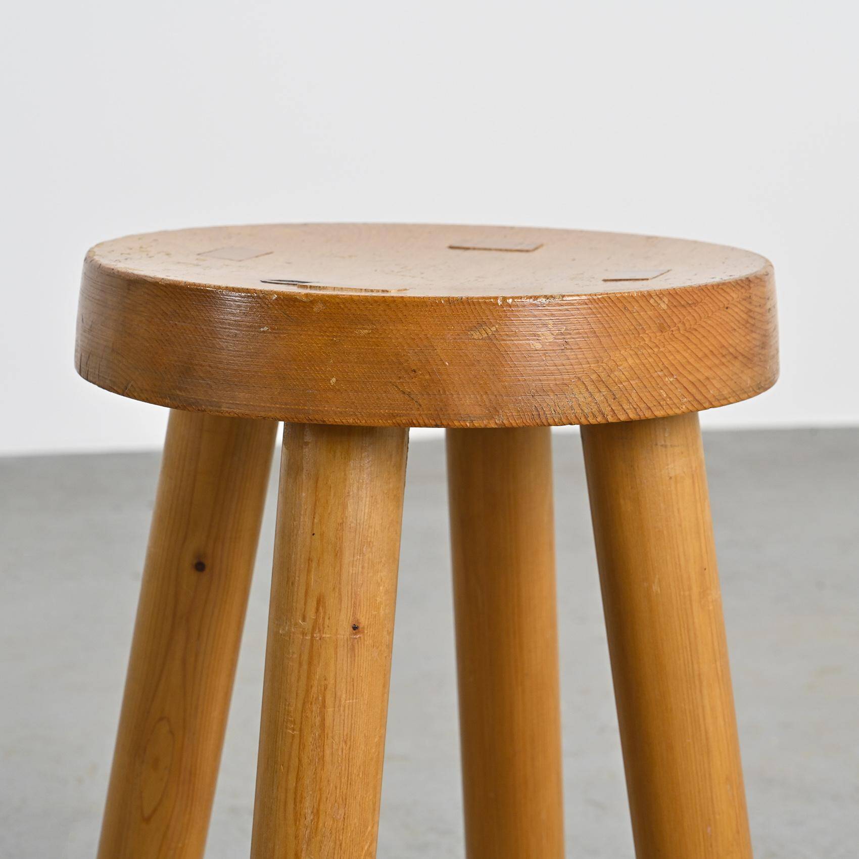 Tabouret par Charlotte Perriand pour les Arcs 1600, vers 1965
