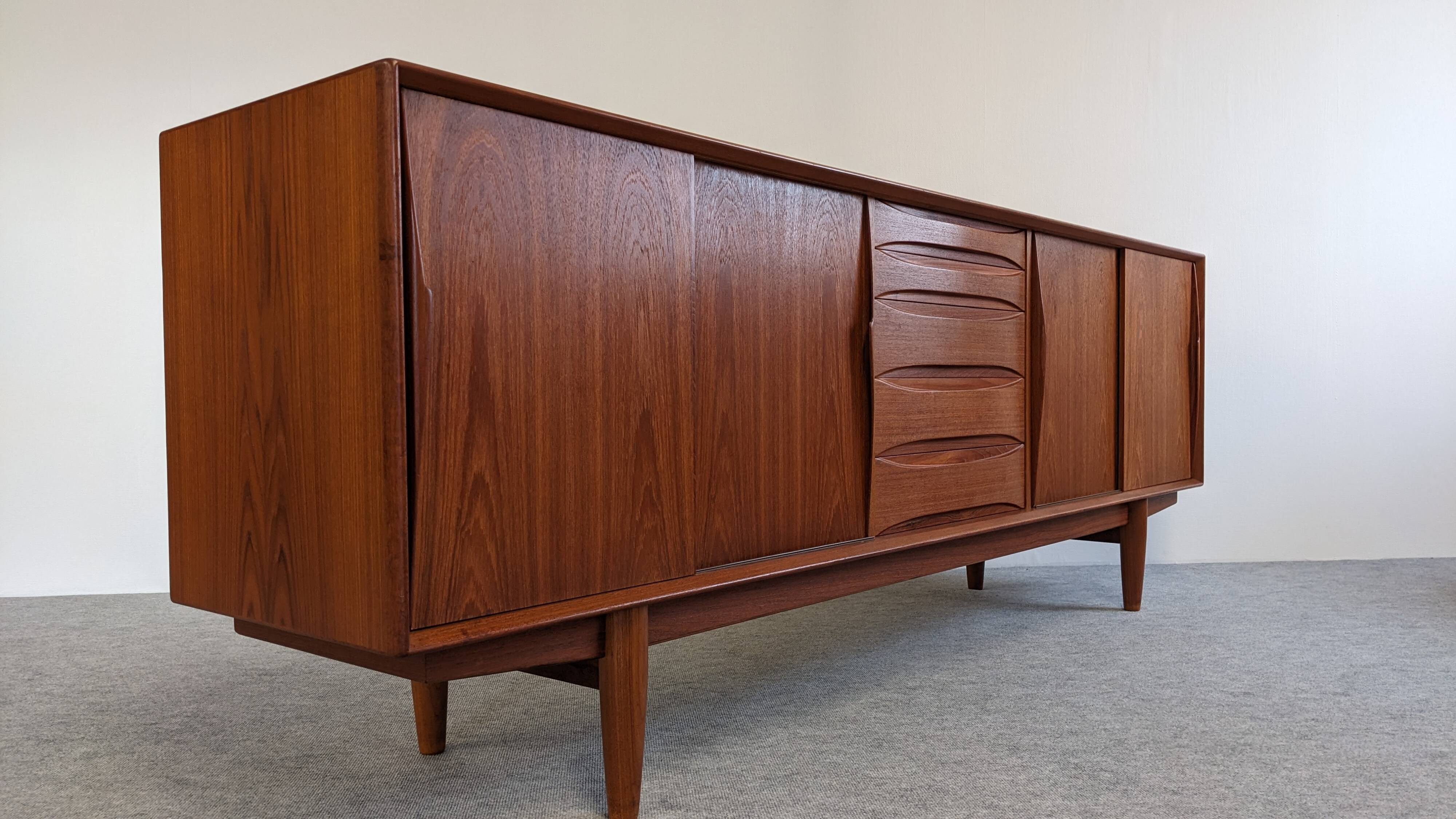 Modernist teak sideboard by Arne Vodder for Dyrlund 50s/60s