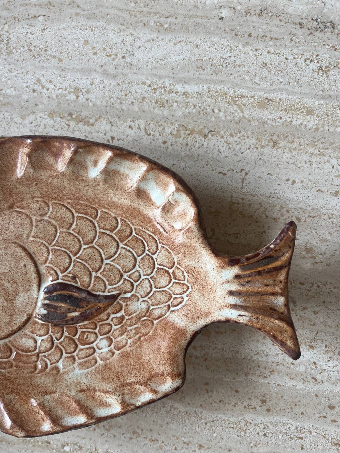 Decorative ceramic plate in the shape of a fish from the 1970s.
