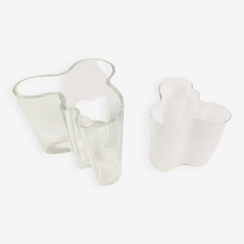 Mid Century pair of vases - glass vessels, Littala, designed by Alvar Aalto, Finland, 1980s.