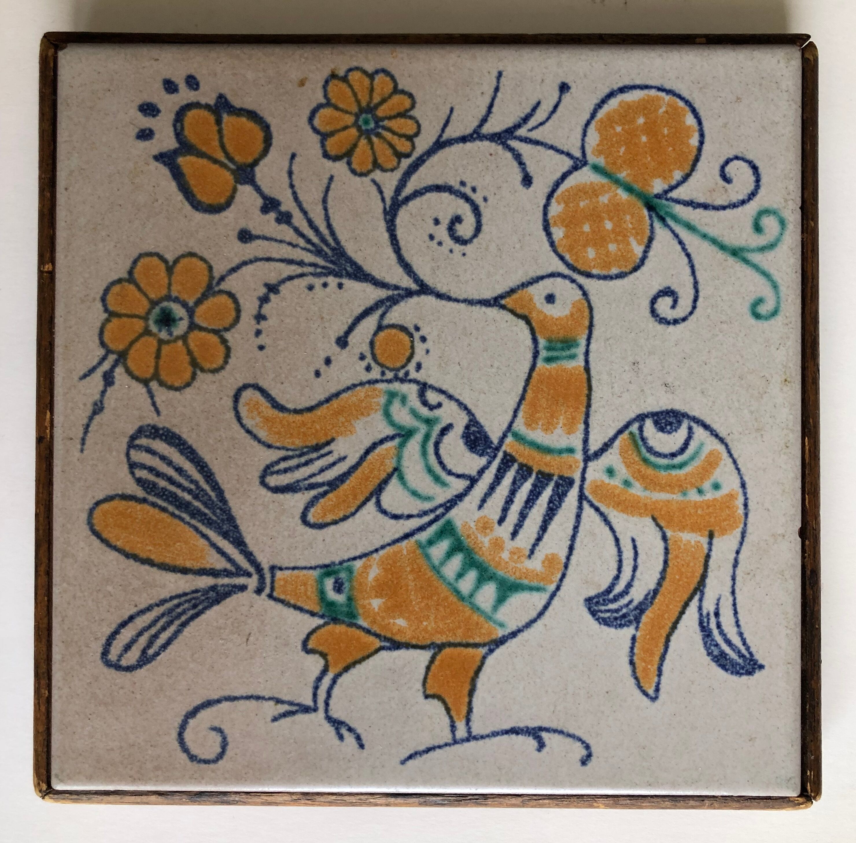 Earthenware flat underside on wooden base