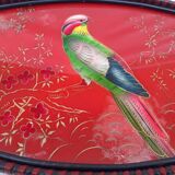 Plateu fixed under glass