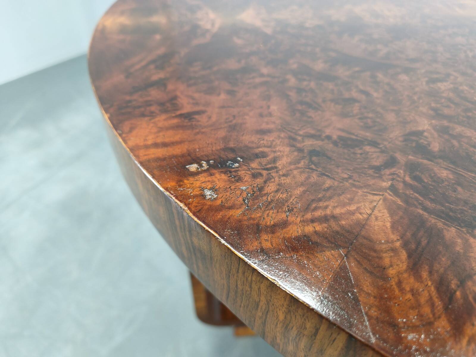 Table basse en placage de noyer Art Déco, Tchécoslovaquie, années 1930