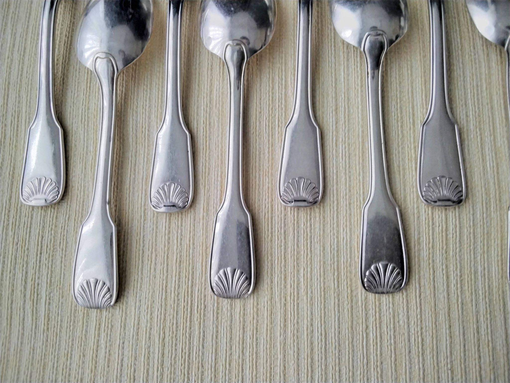 Box of 12 silver-plated mocha spoons Shell model