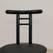 Ensemble de 4 chaises style postmoderne Memphis design italien années 1980.