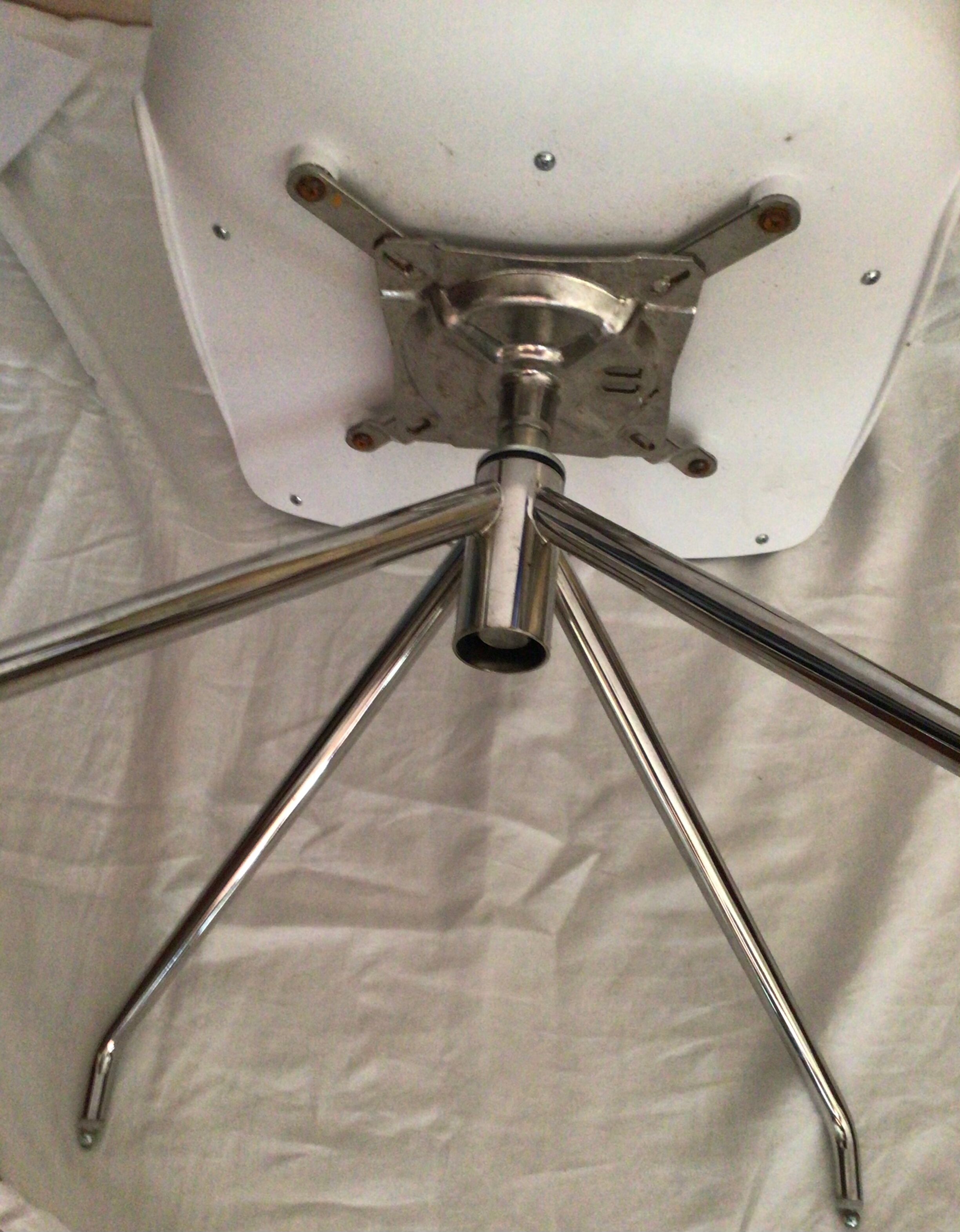 Kicca swivel chair by Kastel design