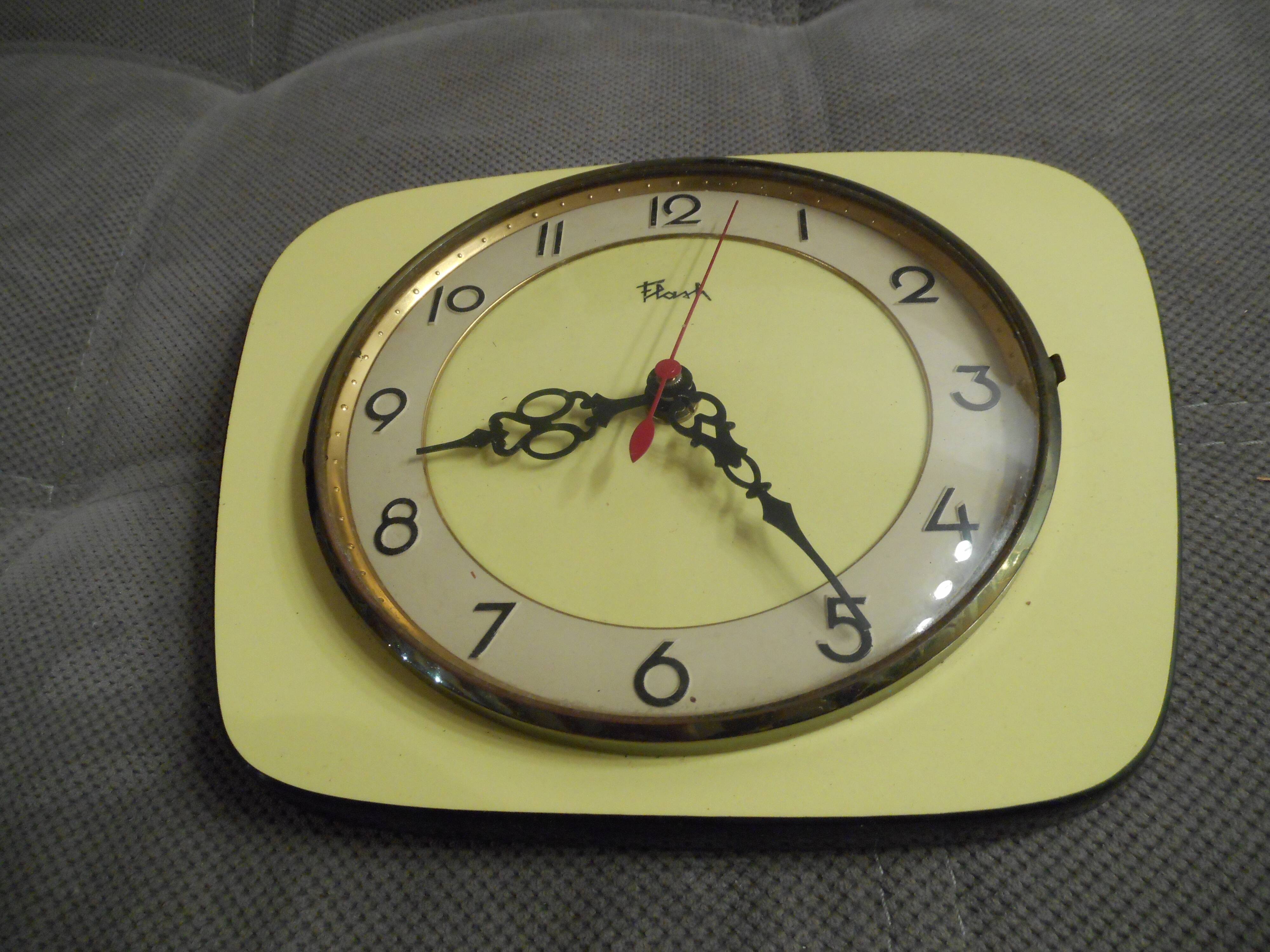 Pendule de cuisine vintage flash formica jaune