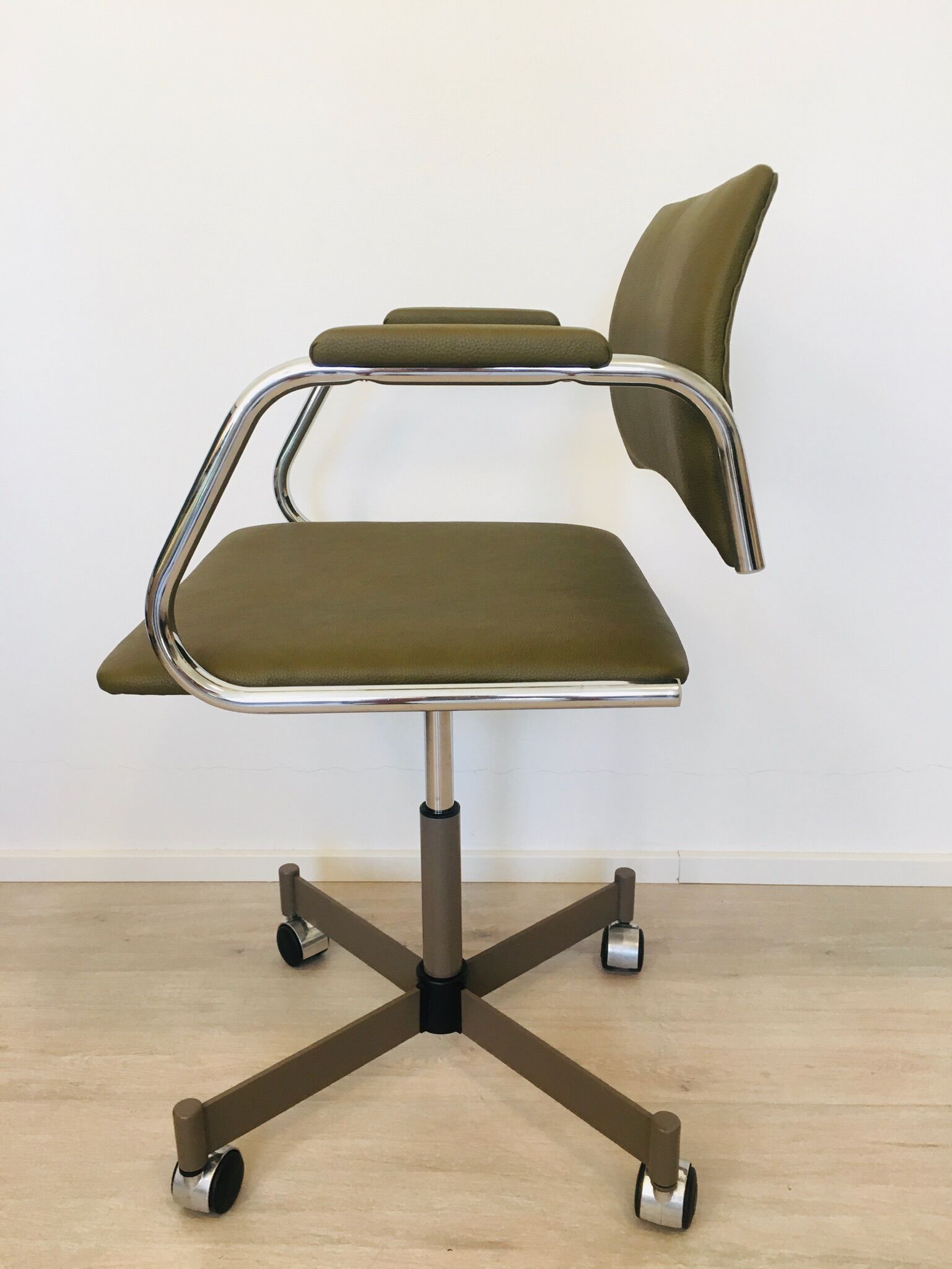 Chaise de bureau Olive de Kovona, années 1970
