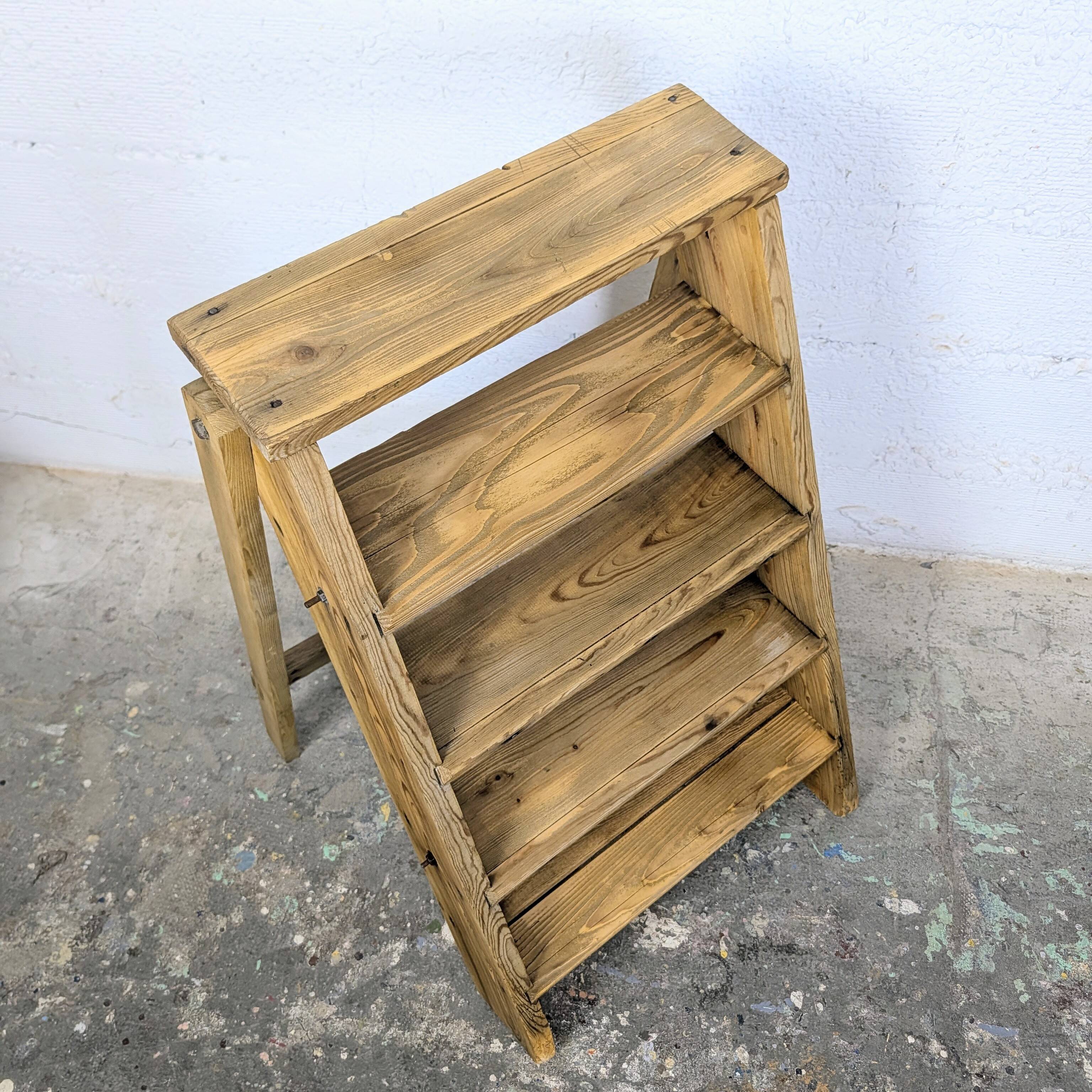 Escabeau vintage en bois massif