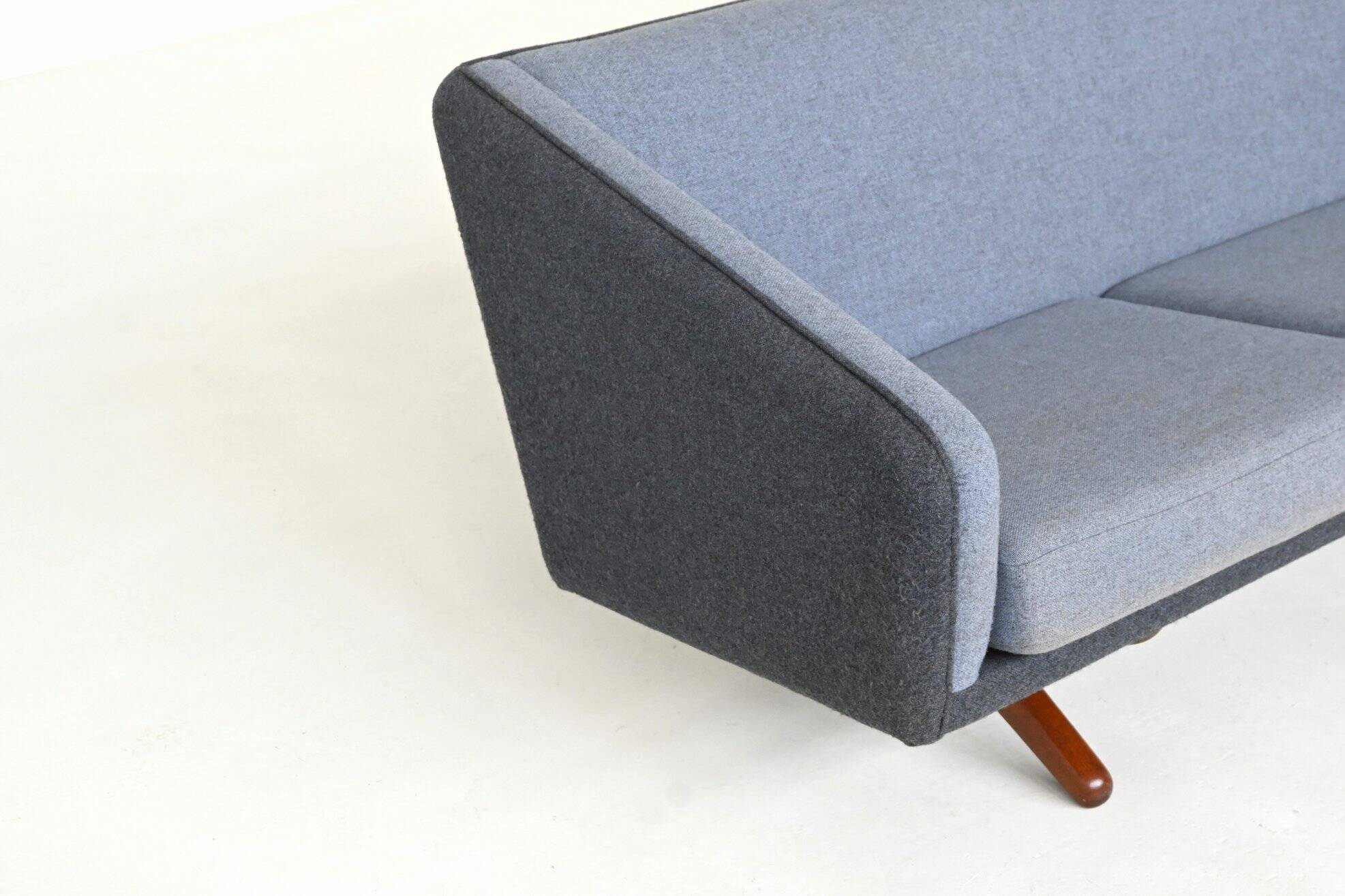 Canapé trois places Illum Wikkelso modèle ML-90 Laursen Danemark 1960