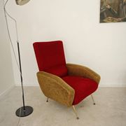 Fauteuil tissu rouge et jaune moutarde style bouclette 1970