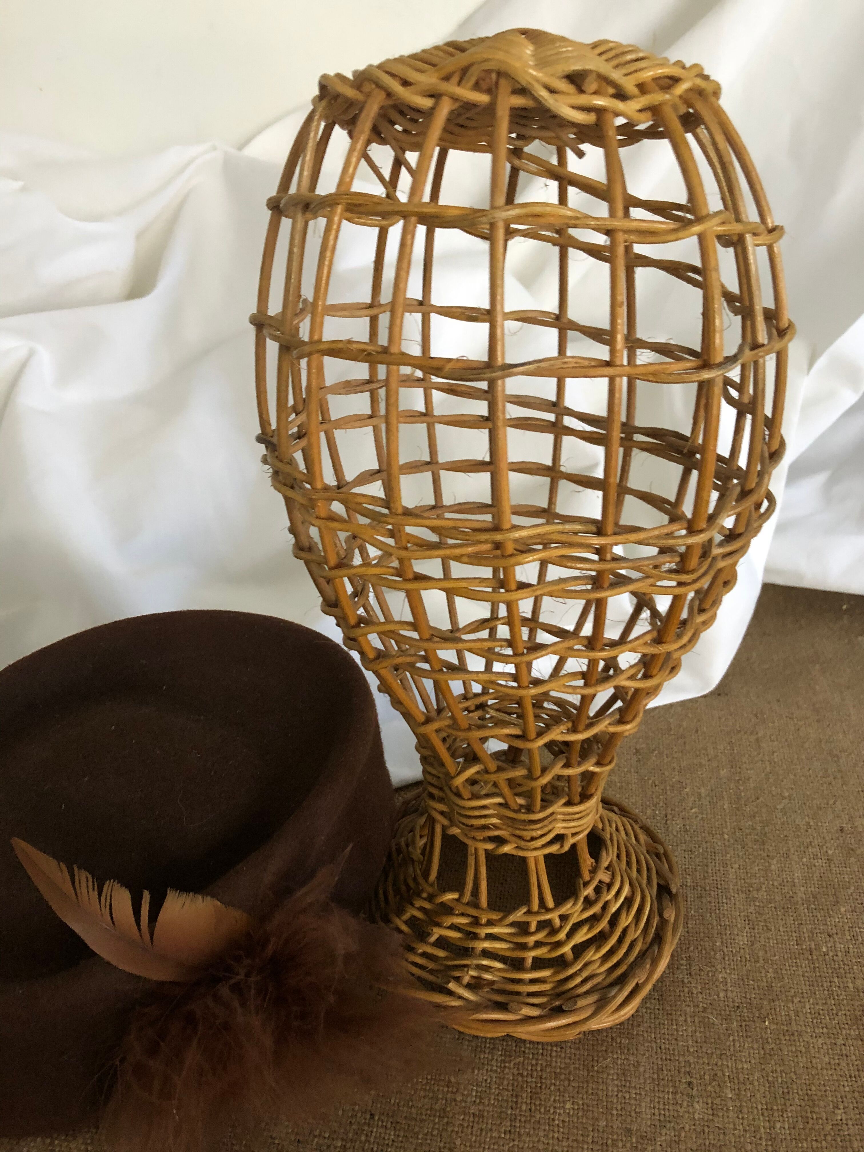 Head to rattan hat, milliner's marotte