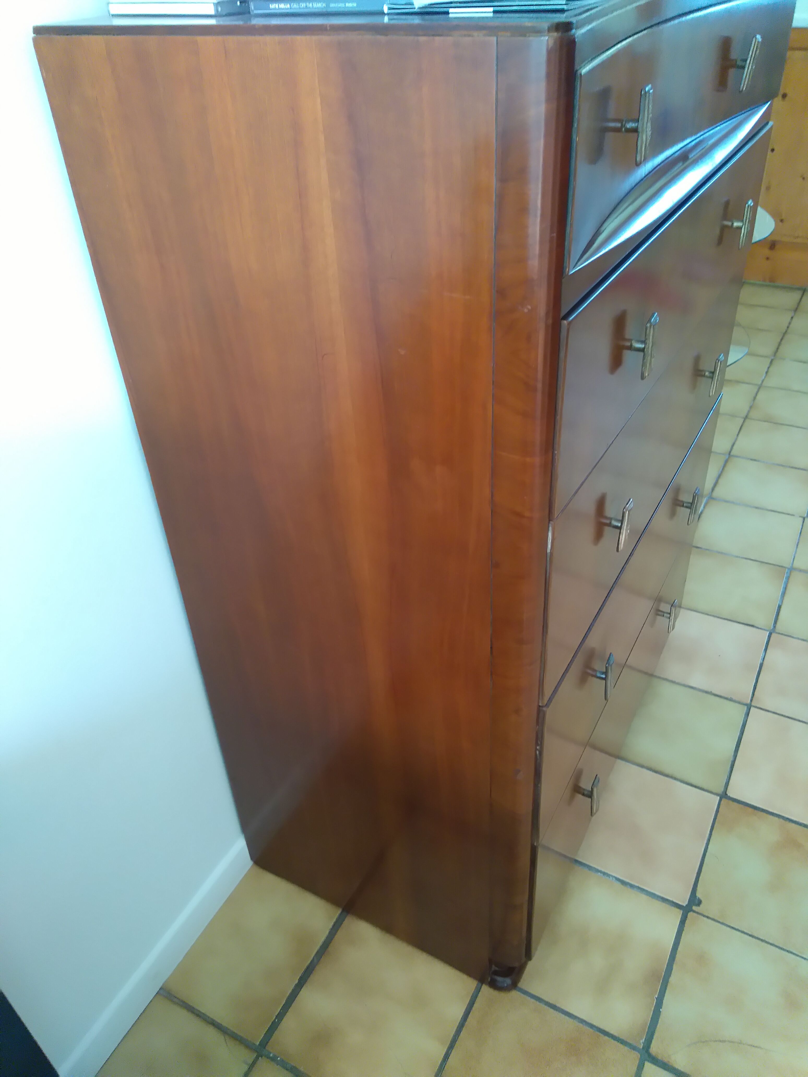 English-style dresser