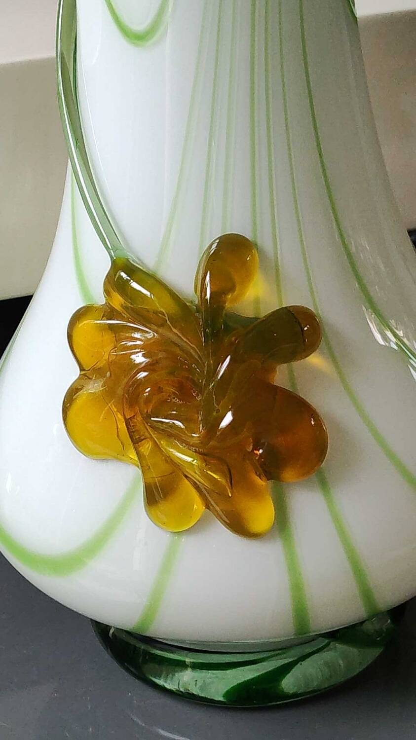 Large Venetian Vase in blown Art glass/Murano. Embossed amber-colored floral pattern. High 35 cm