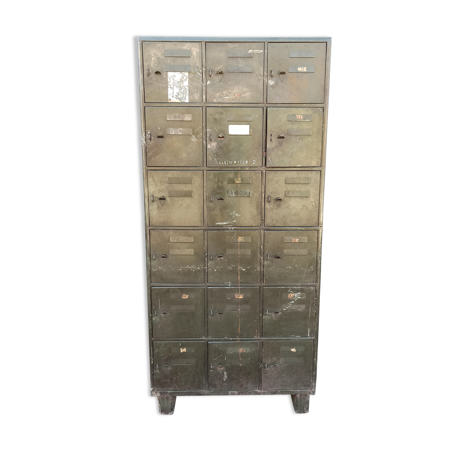 Antique metal cabinet - 18 lockers