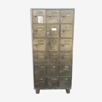 Armoire métallique ancienne - 18 casiers