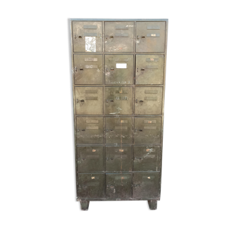 Armoire métallique ancienne - 18 casiers