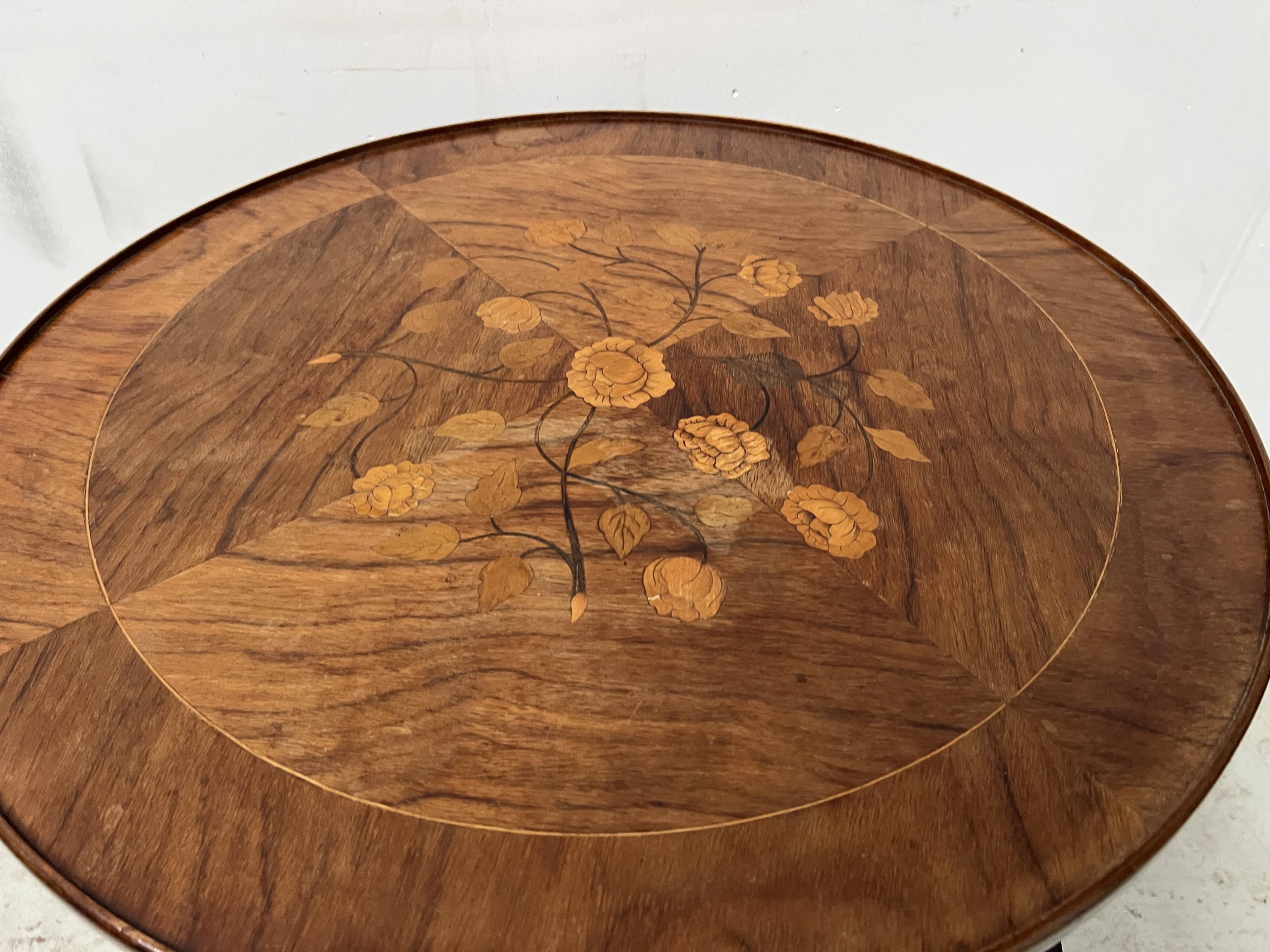 Louis XV style marquetry wood side table, 20th century