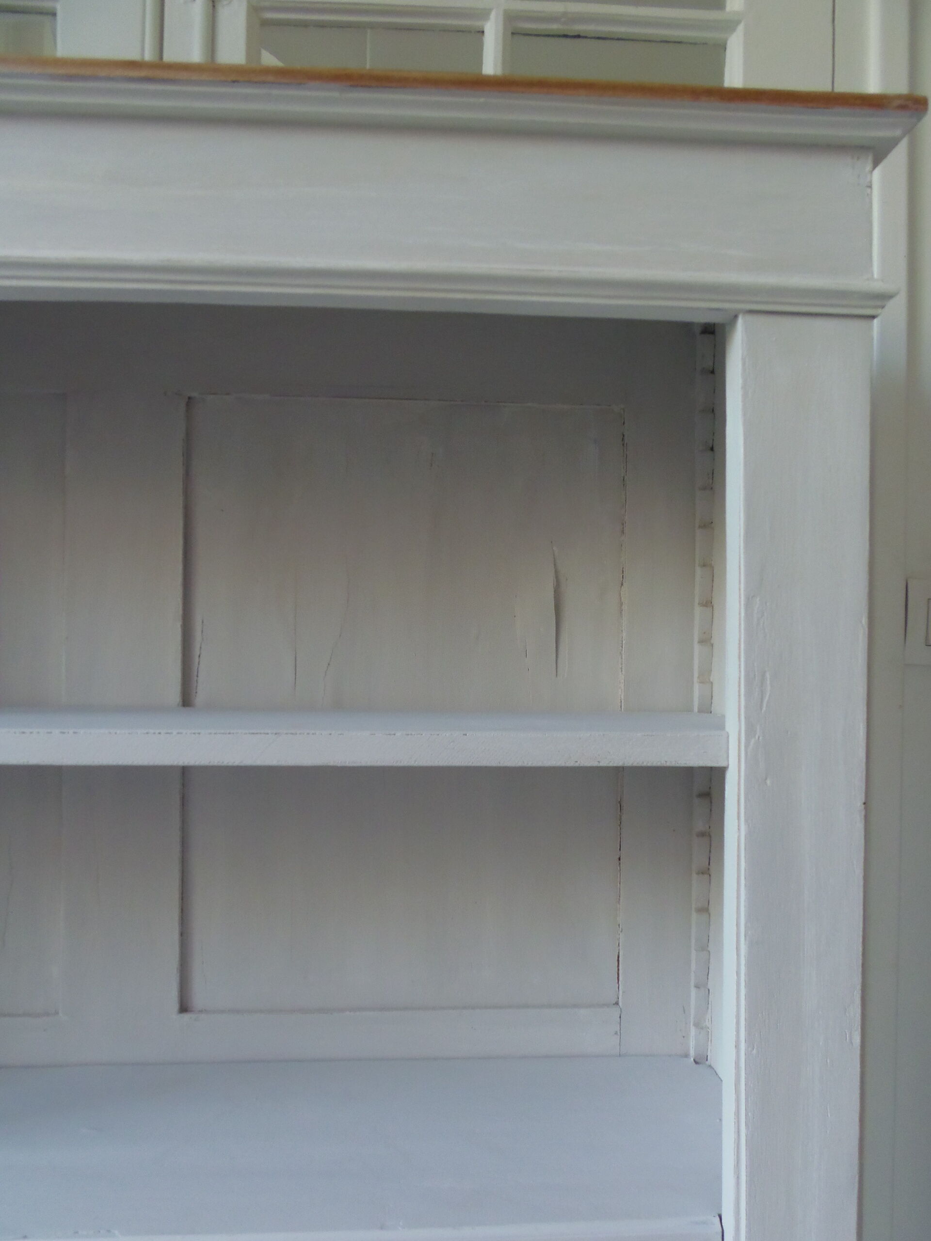 Old patinated pearl gray library, wooden top, composed of 3 adjustable shelves.