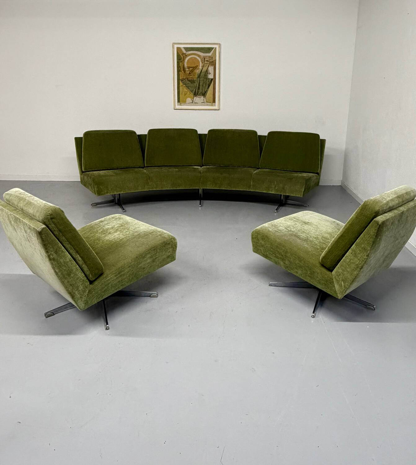 Complete living room with a sofa and 2 Italian design armchairs from the 70s, vintage.