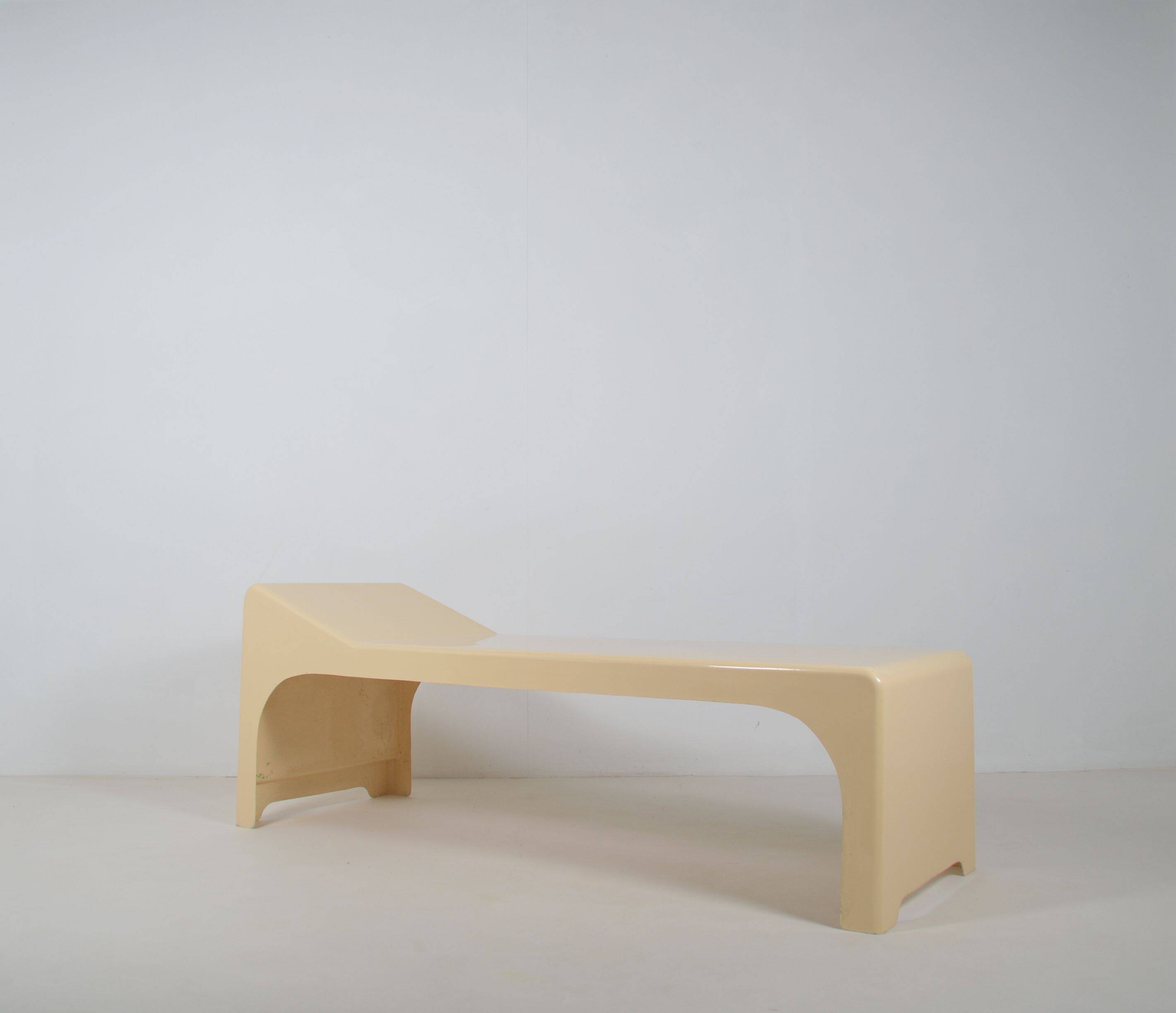 Space Age fiberglass daybed, 1970s