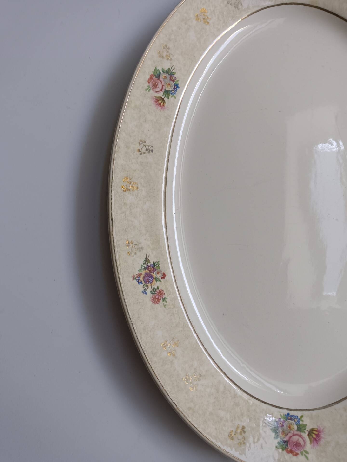 Vintage oval plate Salins model Simone beige with flowers
