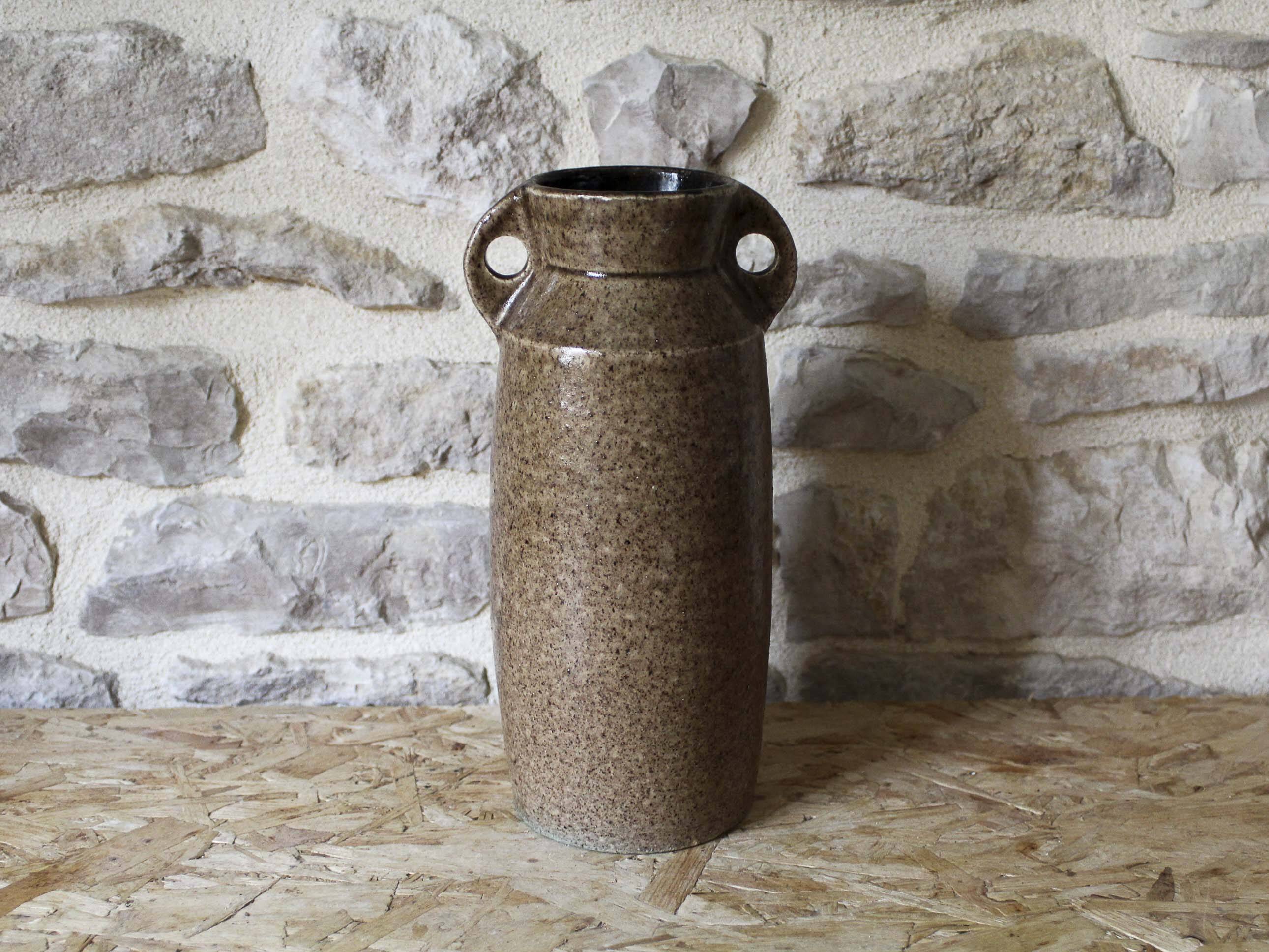 Accolay ceramic vase