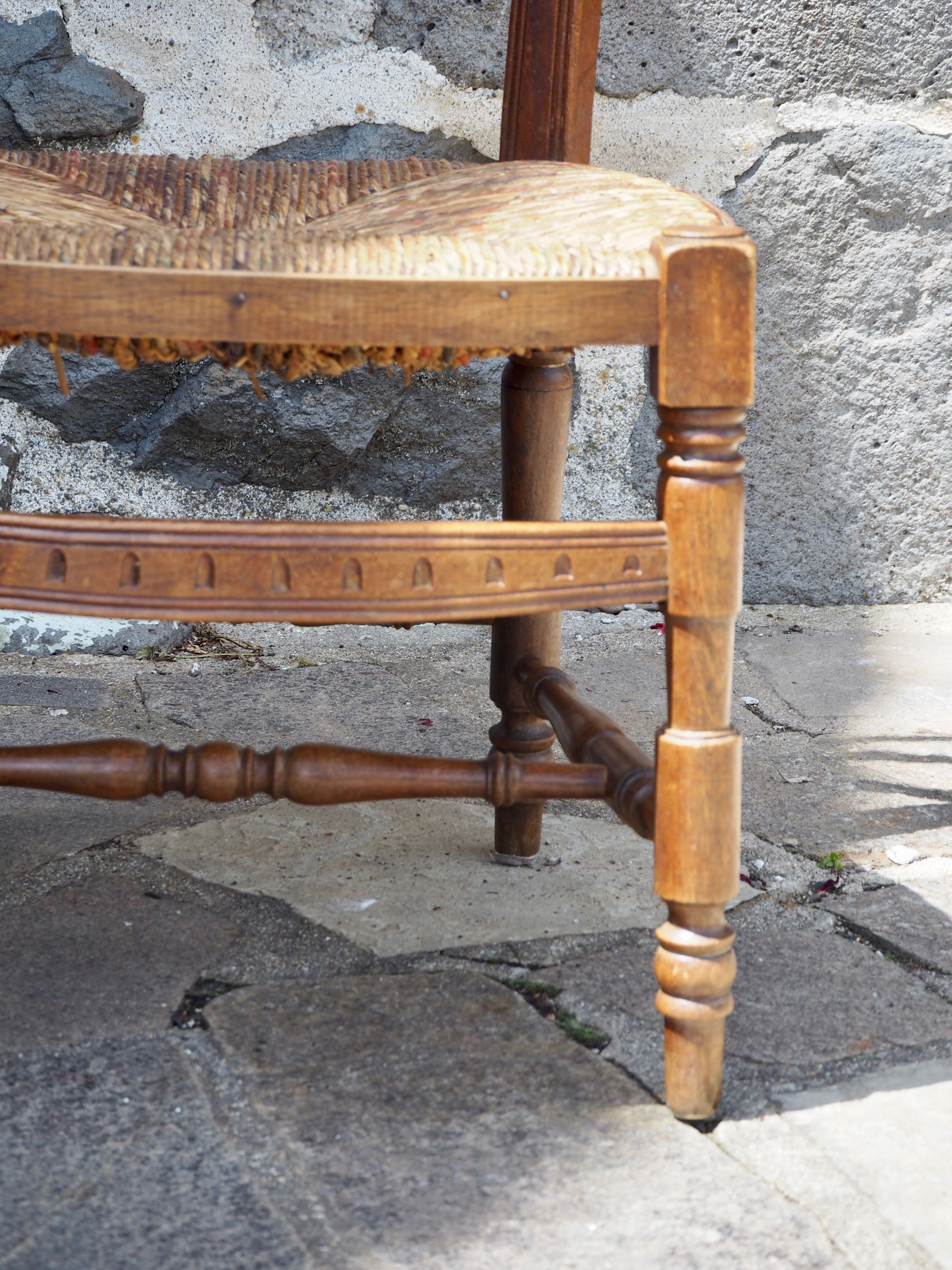 Carved mulched nanny chair