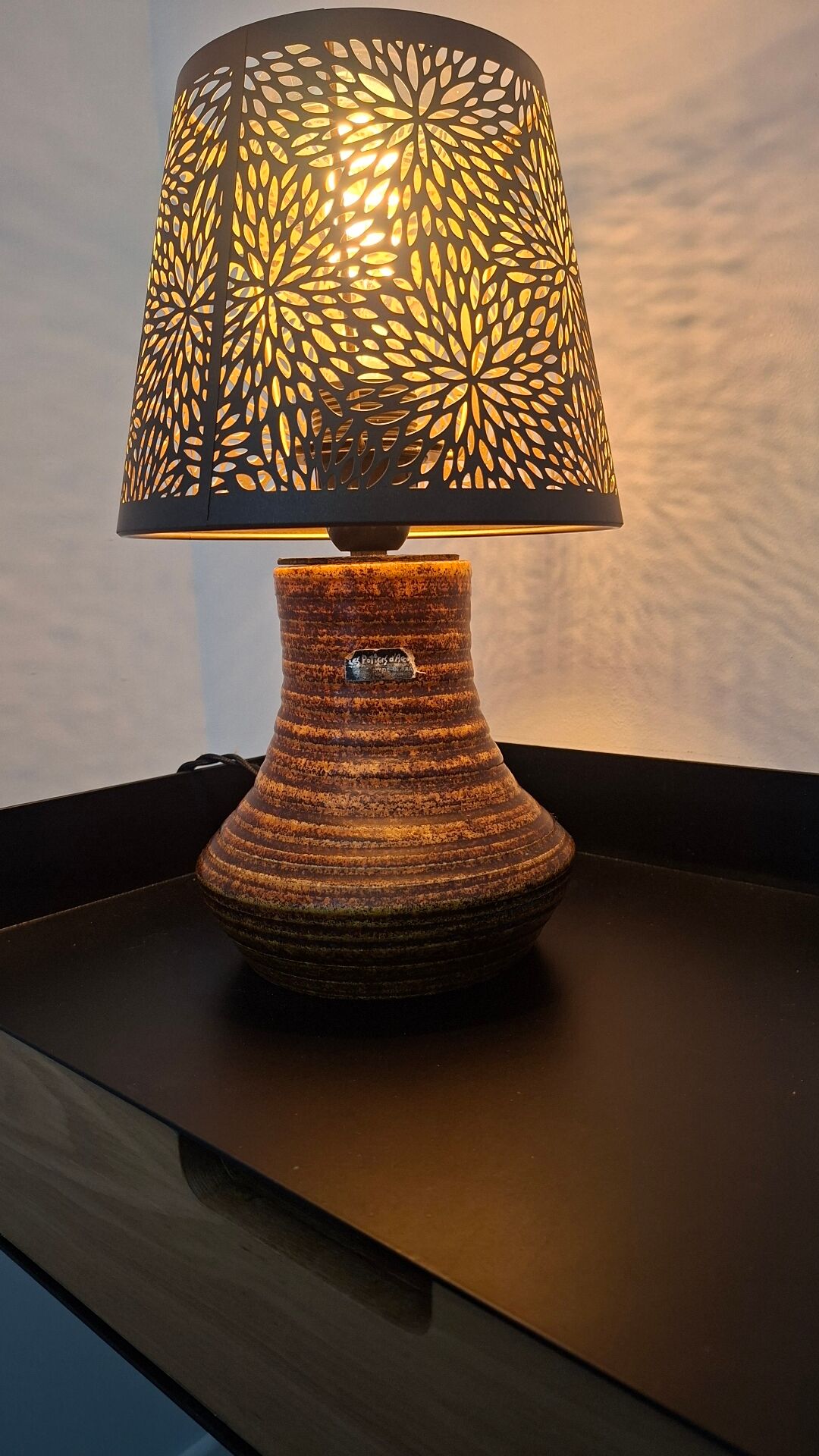 Accolay lamp with shade