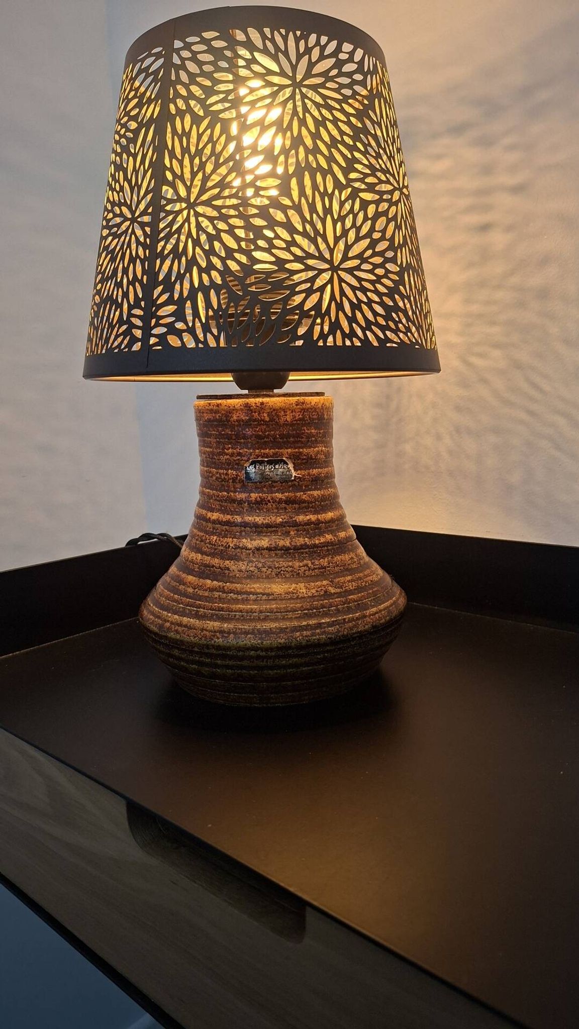 Accolay lamp with shade