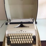 Triumph Gabriele 10 typewriting 1970