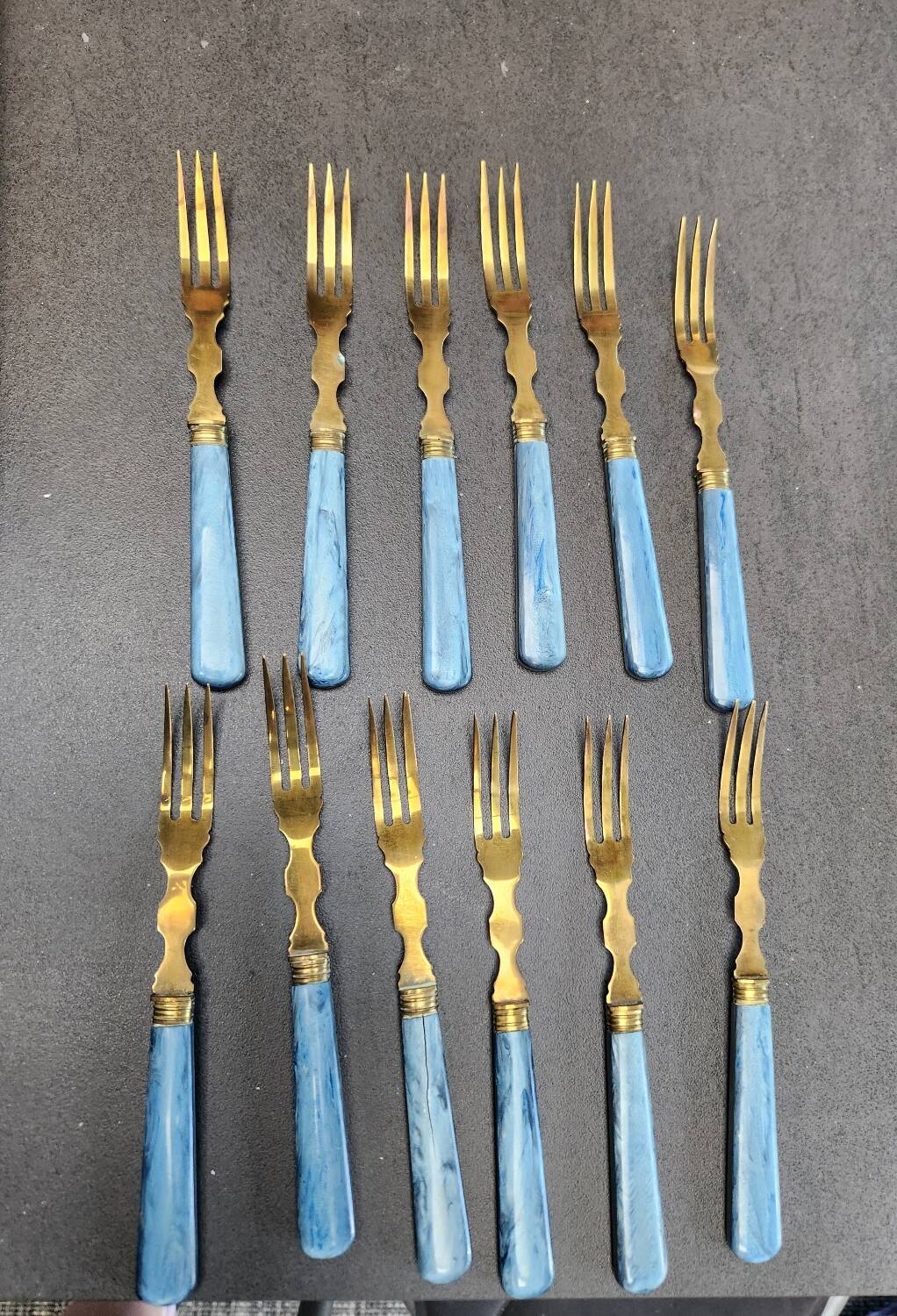 Coffret de 12 fourchettes à  gâteaux : benie victor