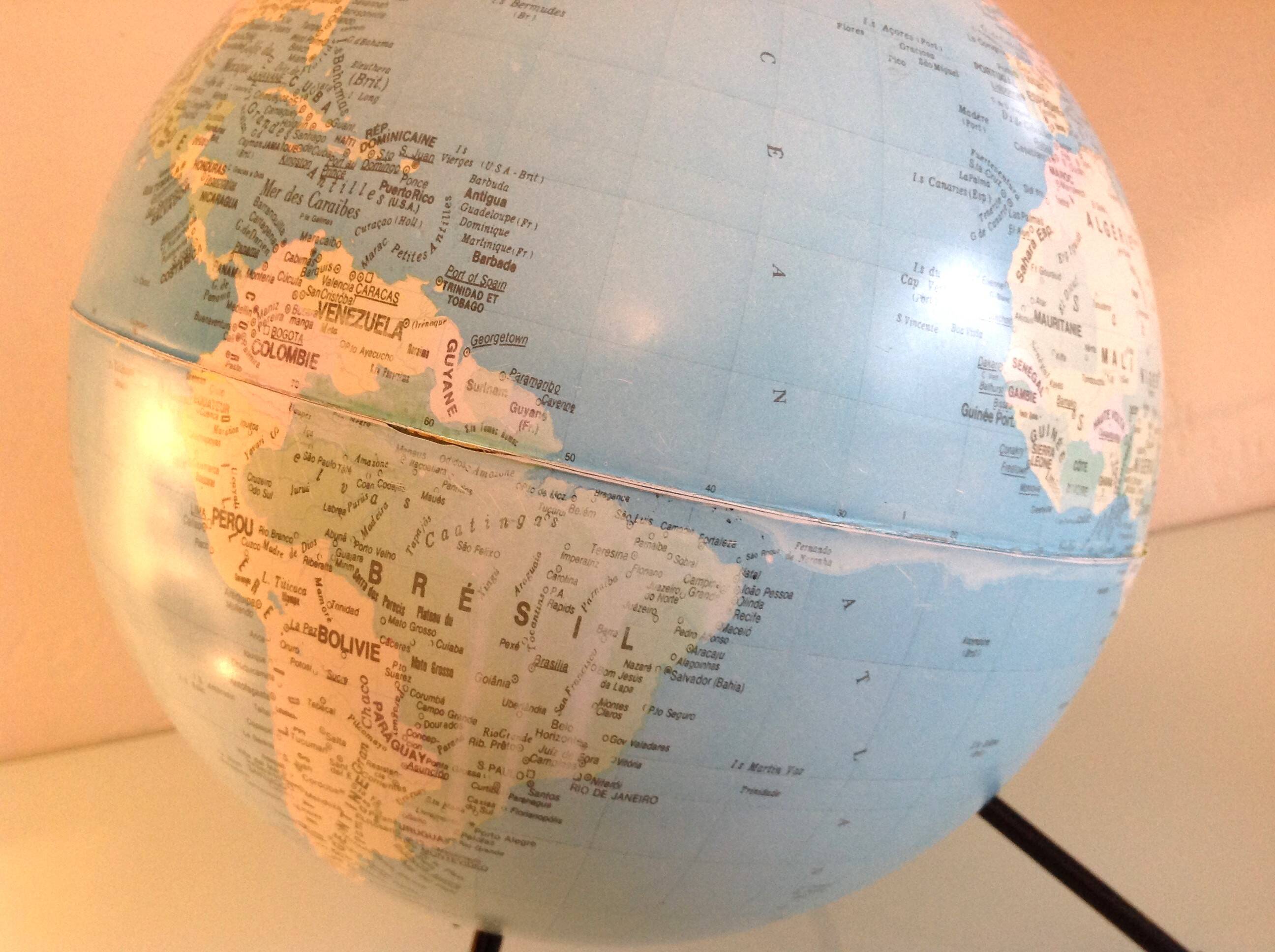 Girard and Barrère terrestrial globe on tripod base / vintage 50s-60s