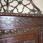 Cabinet d'angle en acajou, années 1890