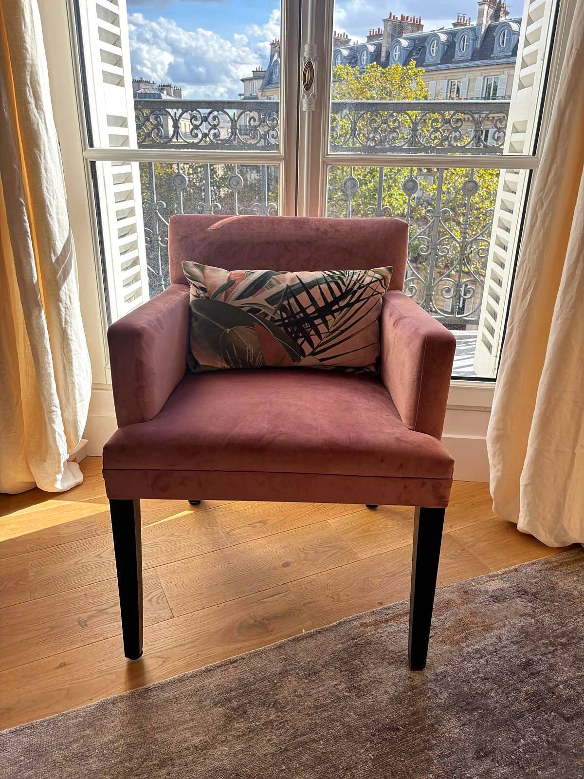 NV Gallery armchair in old rose velvet and its Calligaris cushion.